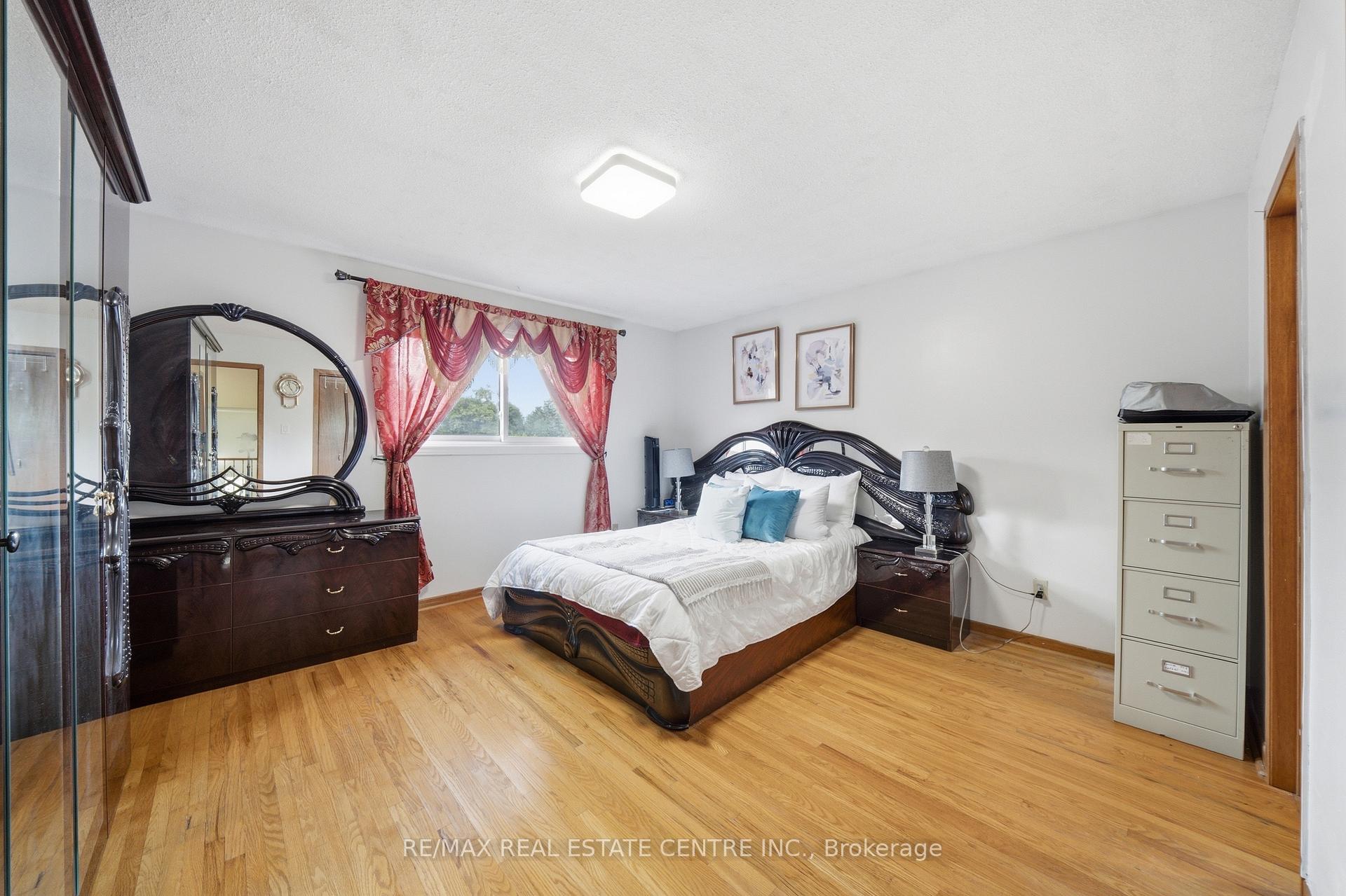 Photo 20 of 4 Manorcrest Street, Brampton, Central Park — HOMEH