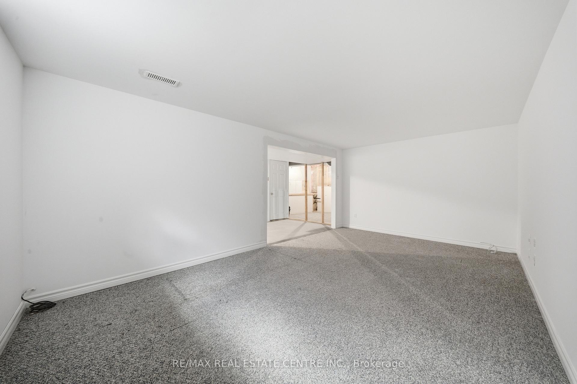 Photo 37 of 4 Manorcrest Street, Brampton, Central Park — HOMEH
