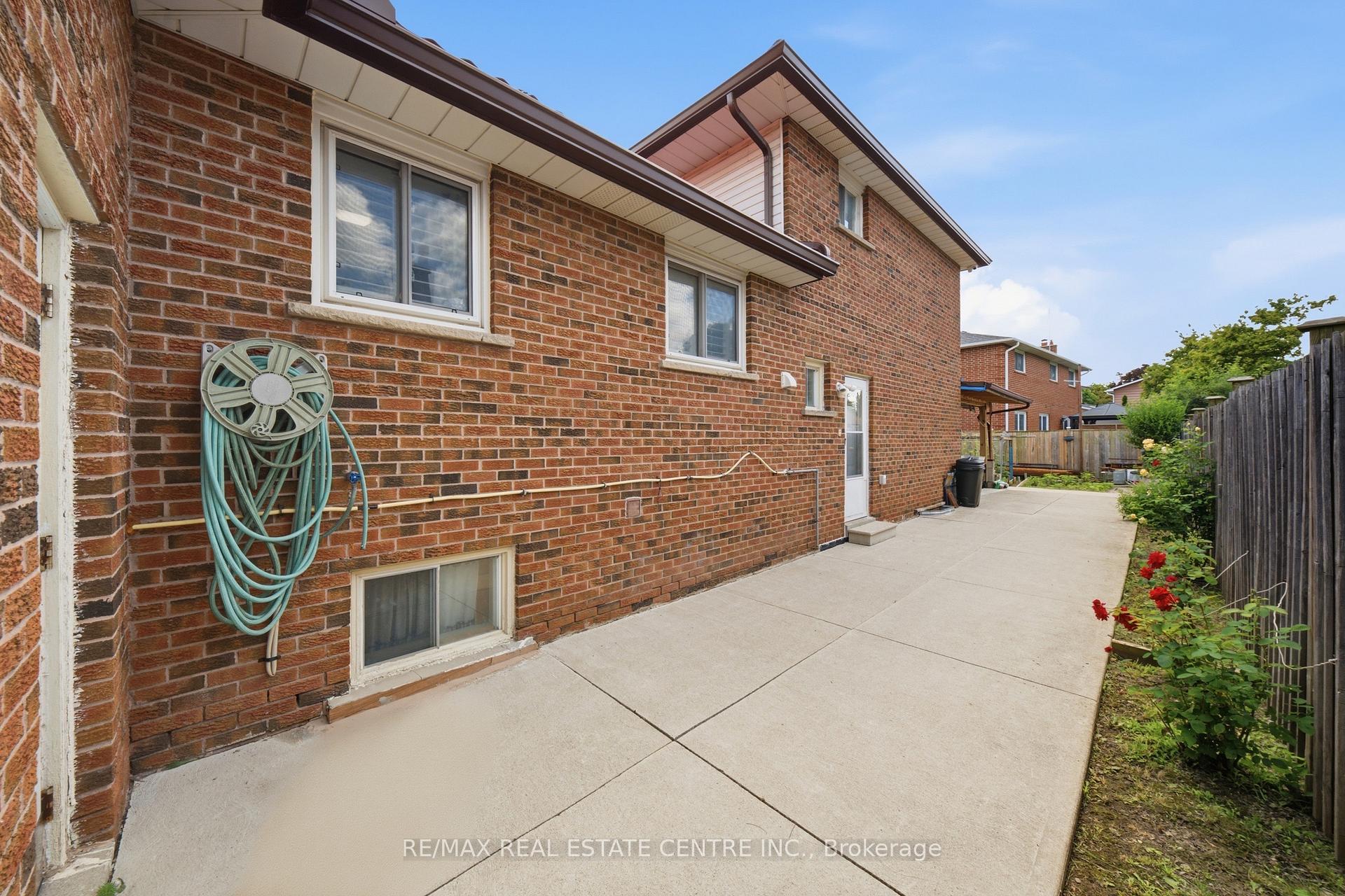 Photo 40 of 4 Manorcrest Street, Brampton, Central Park — HOMEH