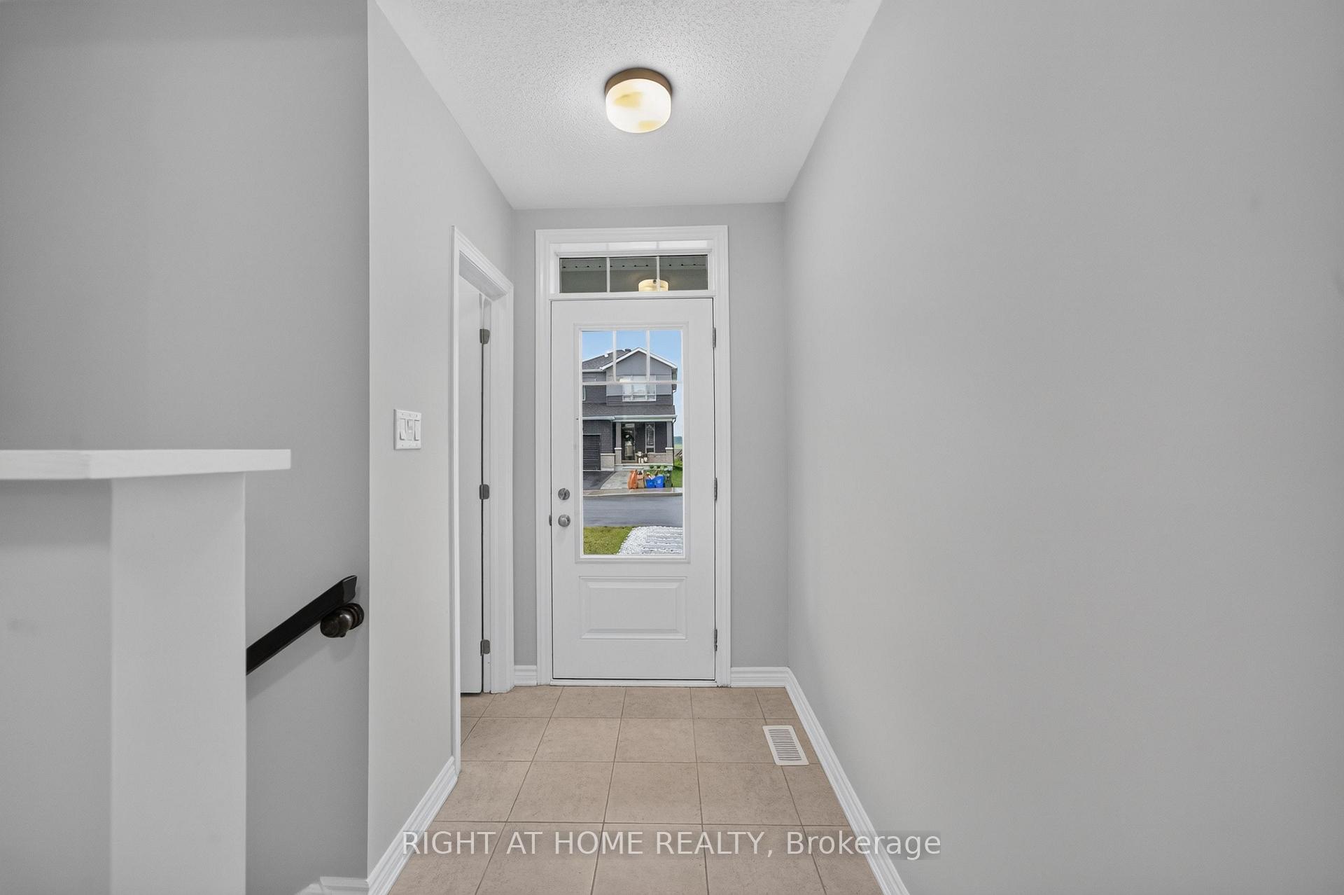 Photo 4 of 263 Sweetvalley Drive, Ottawa, Avalon West — HOMEH