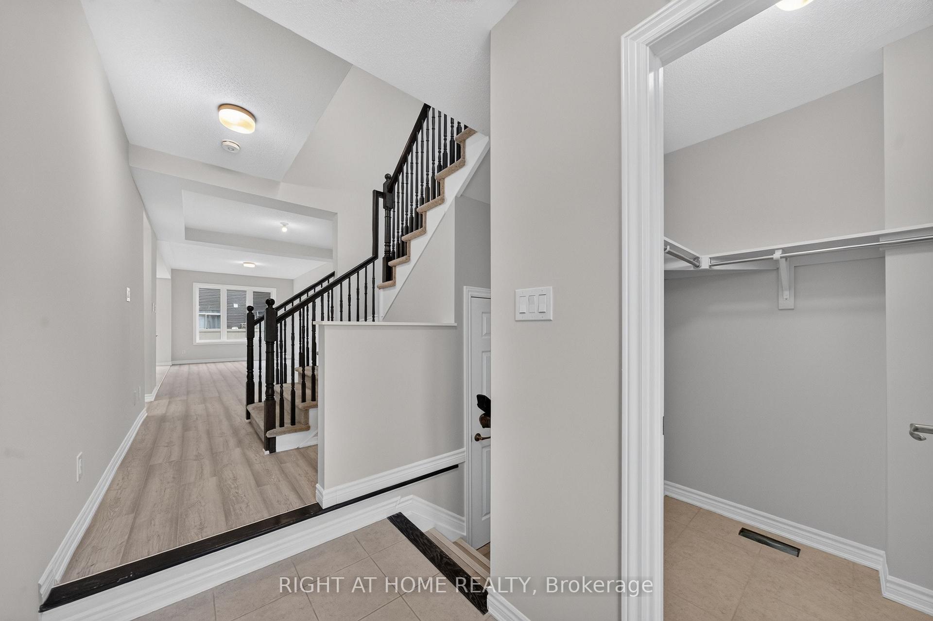 Photo 5 of 263 Sweetvalley Drive, Ottawa, Avalon West — HOMEH