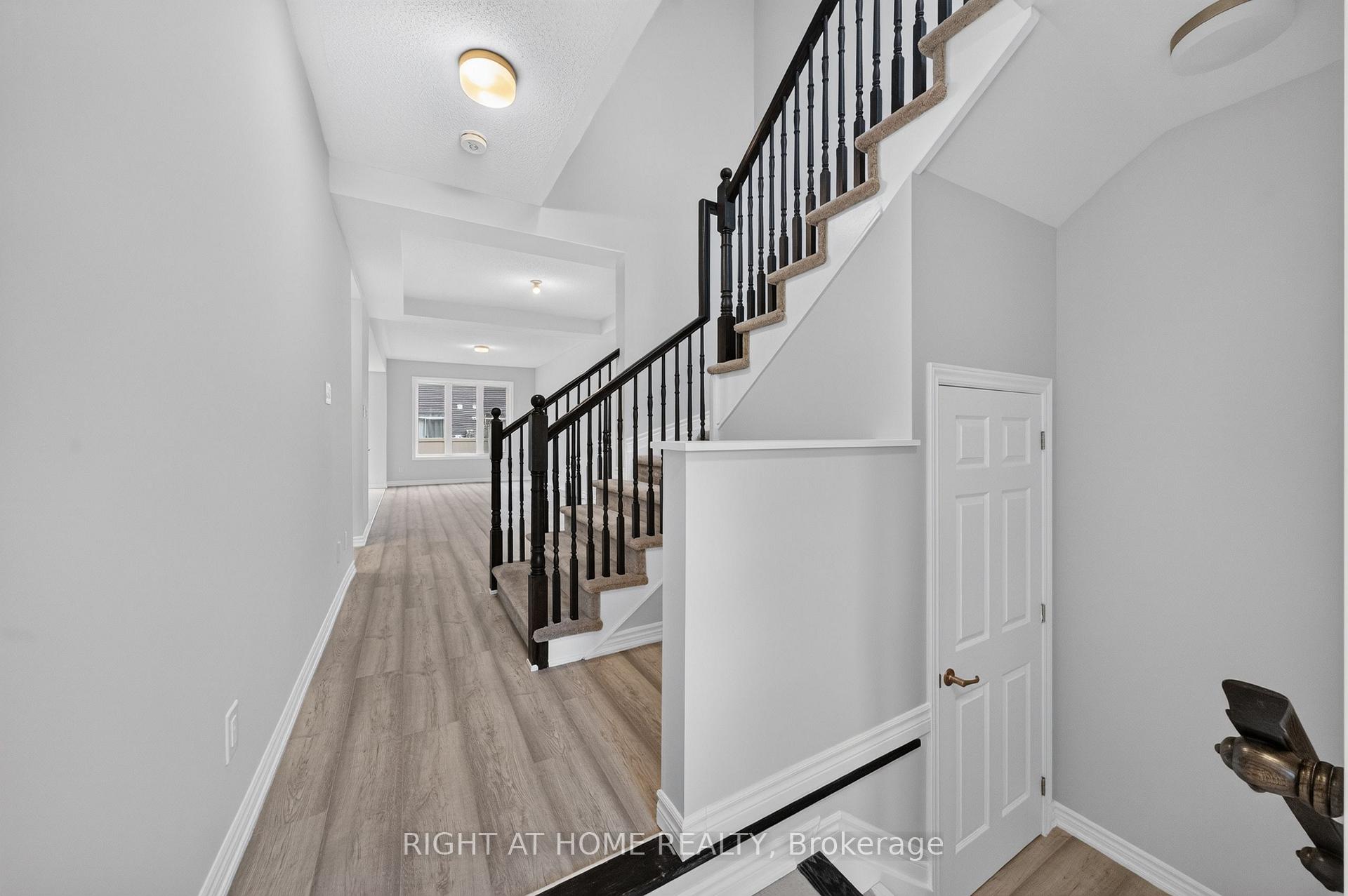 Photo 6 of 263 Sweetvalley Drive, Ottawa, Avalon West — HOMEH