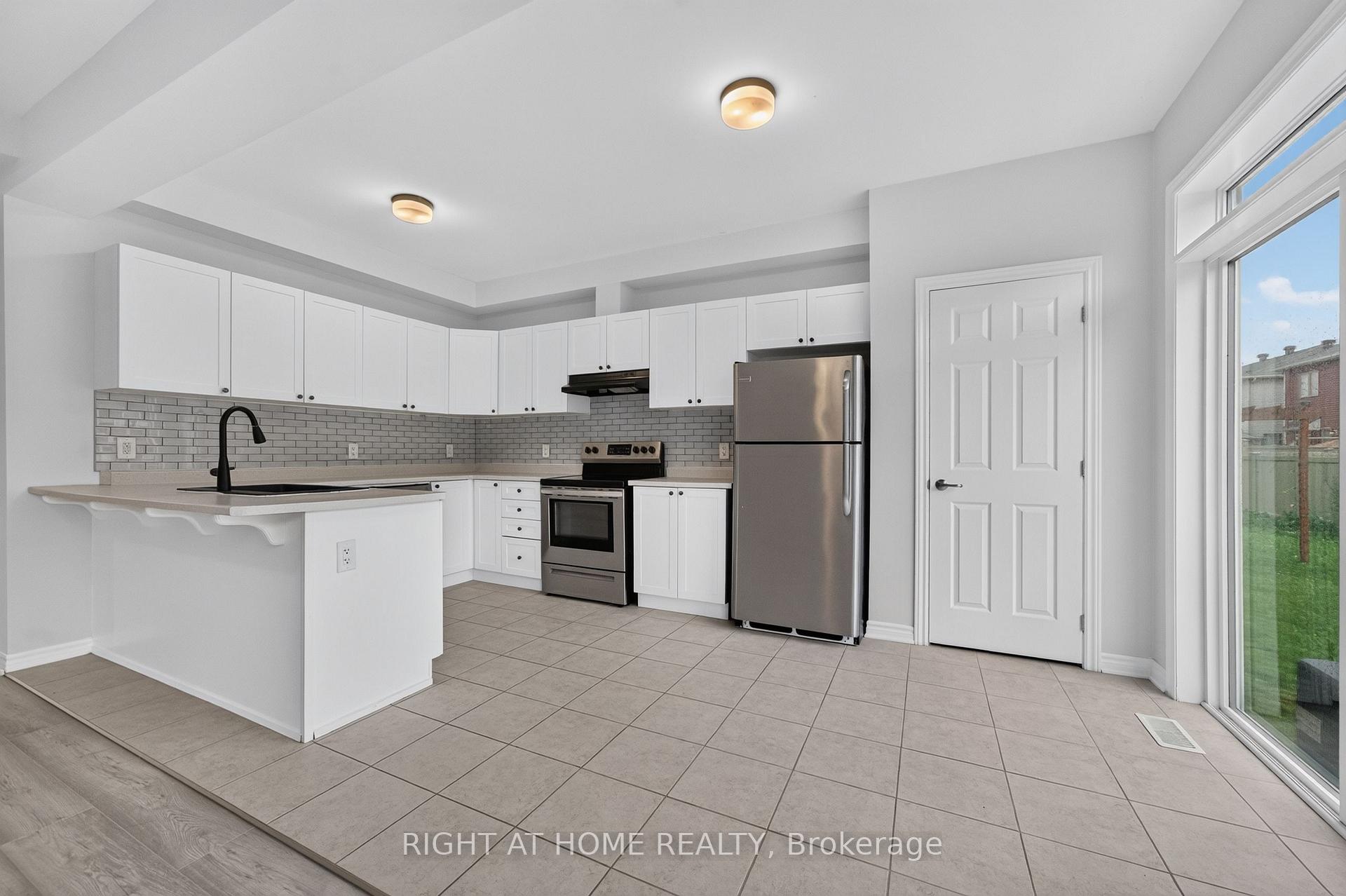 Photo 13 of 263 Sweetvalley Drive, Ottawa, Avalon West — HOMEH