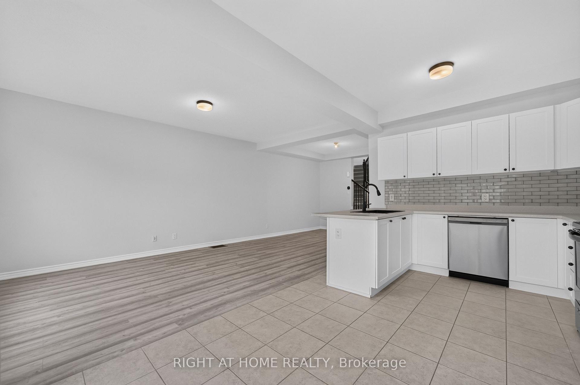 Photo 16 of 263 Sweetvalley Drive, Ottawa, Avalon West — HOMEH