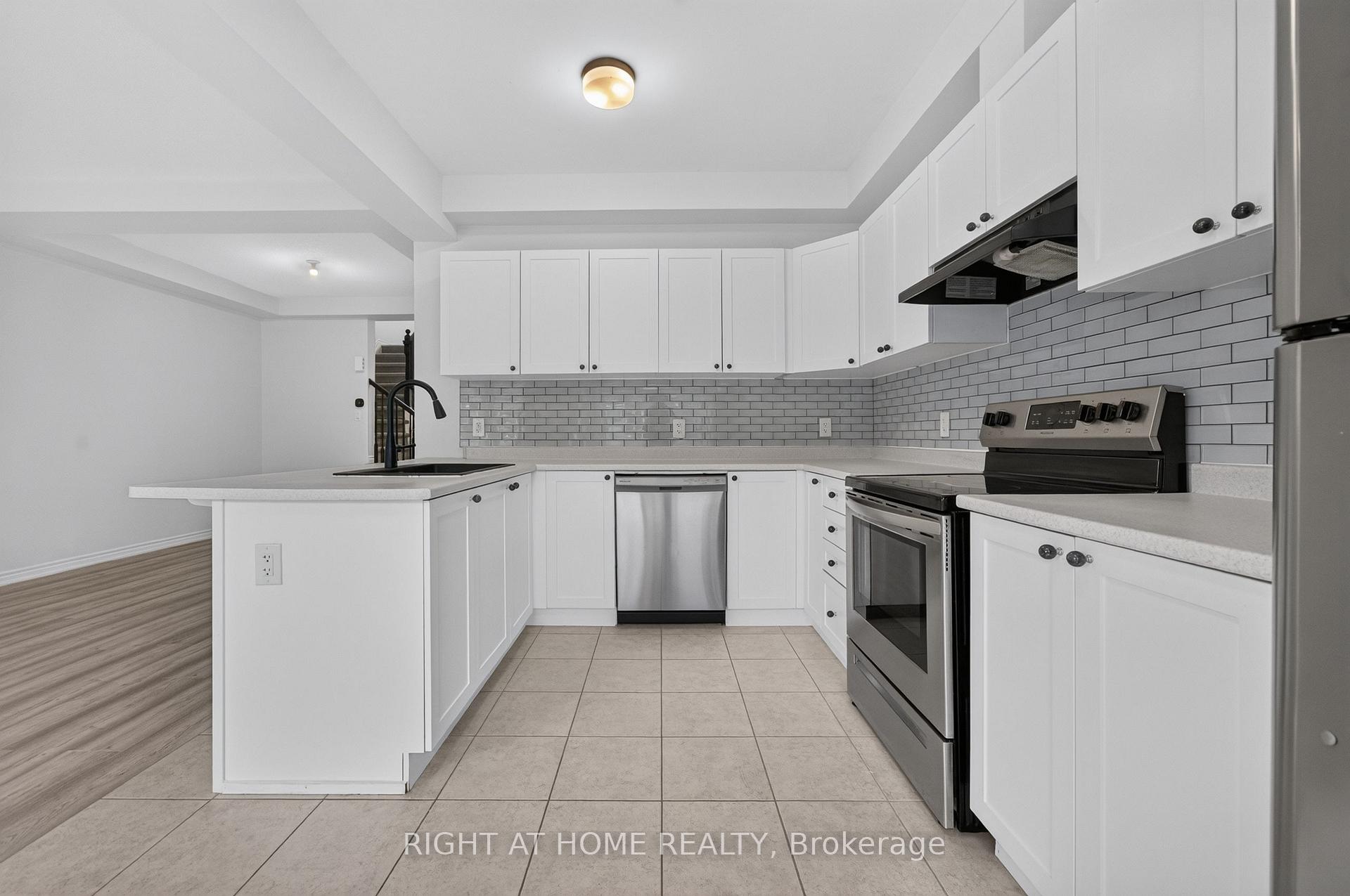Photo 17 of 263 Sweetvalley Drive, Ottawa, Avalon West — HOMEH