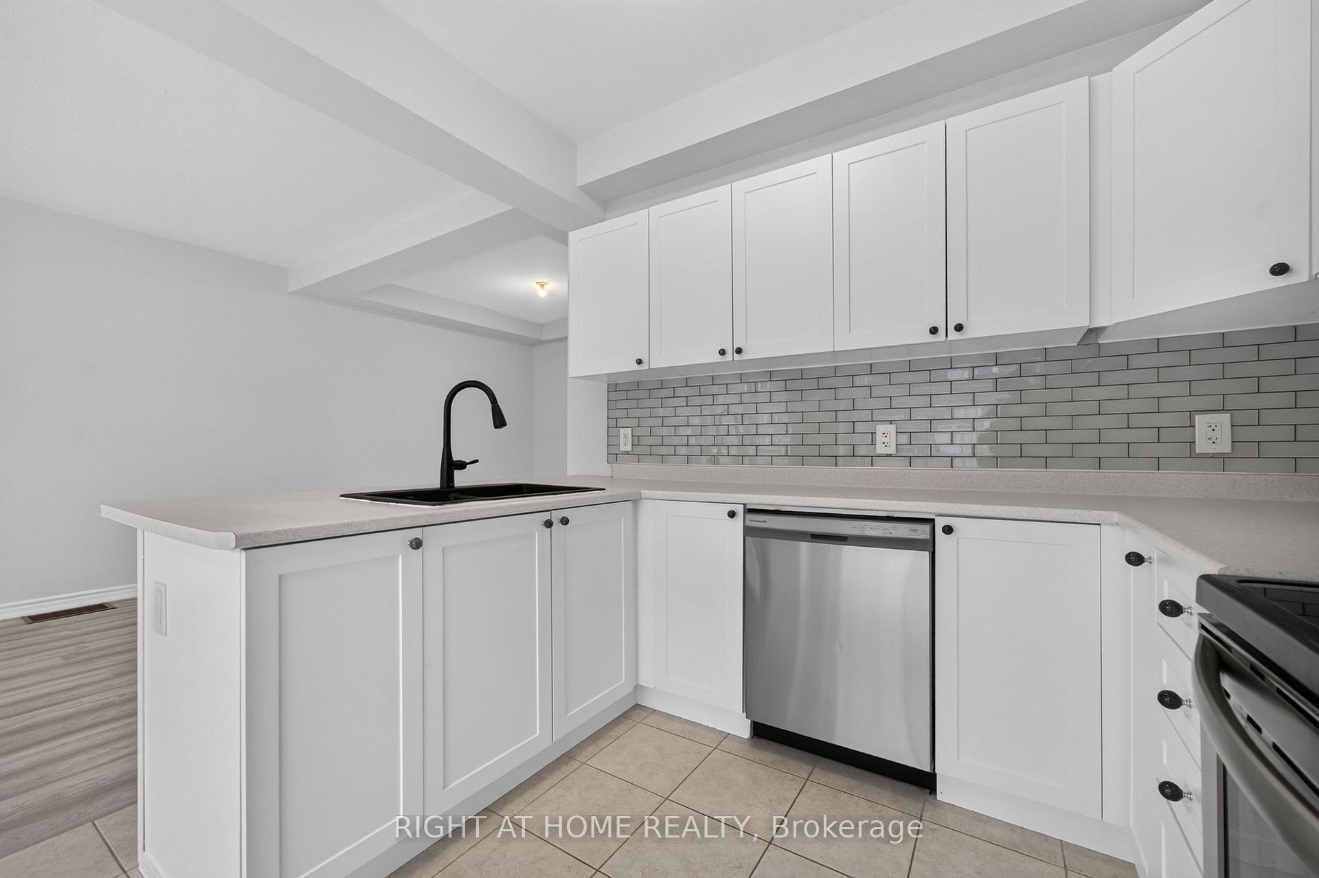 Photo 18 of 263 Sweetvalley Drive, Ottawa, Avalon West — HOMEH
