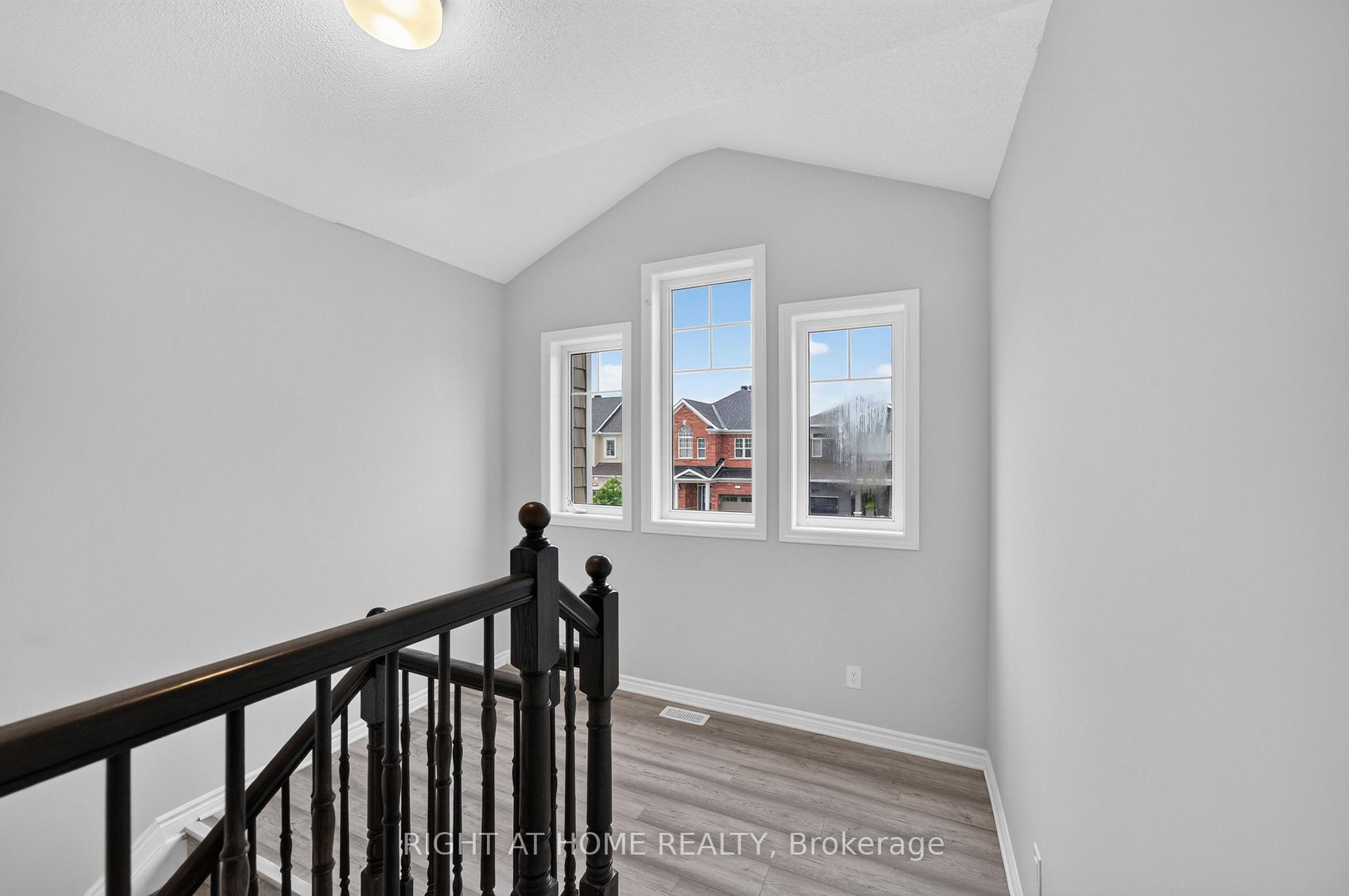 Photo 23 of 263 Sweetvalley Drive, Ottawa, Avalon West — HOMEH
