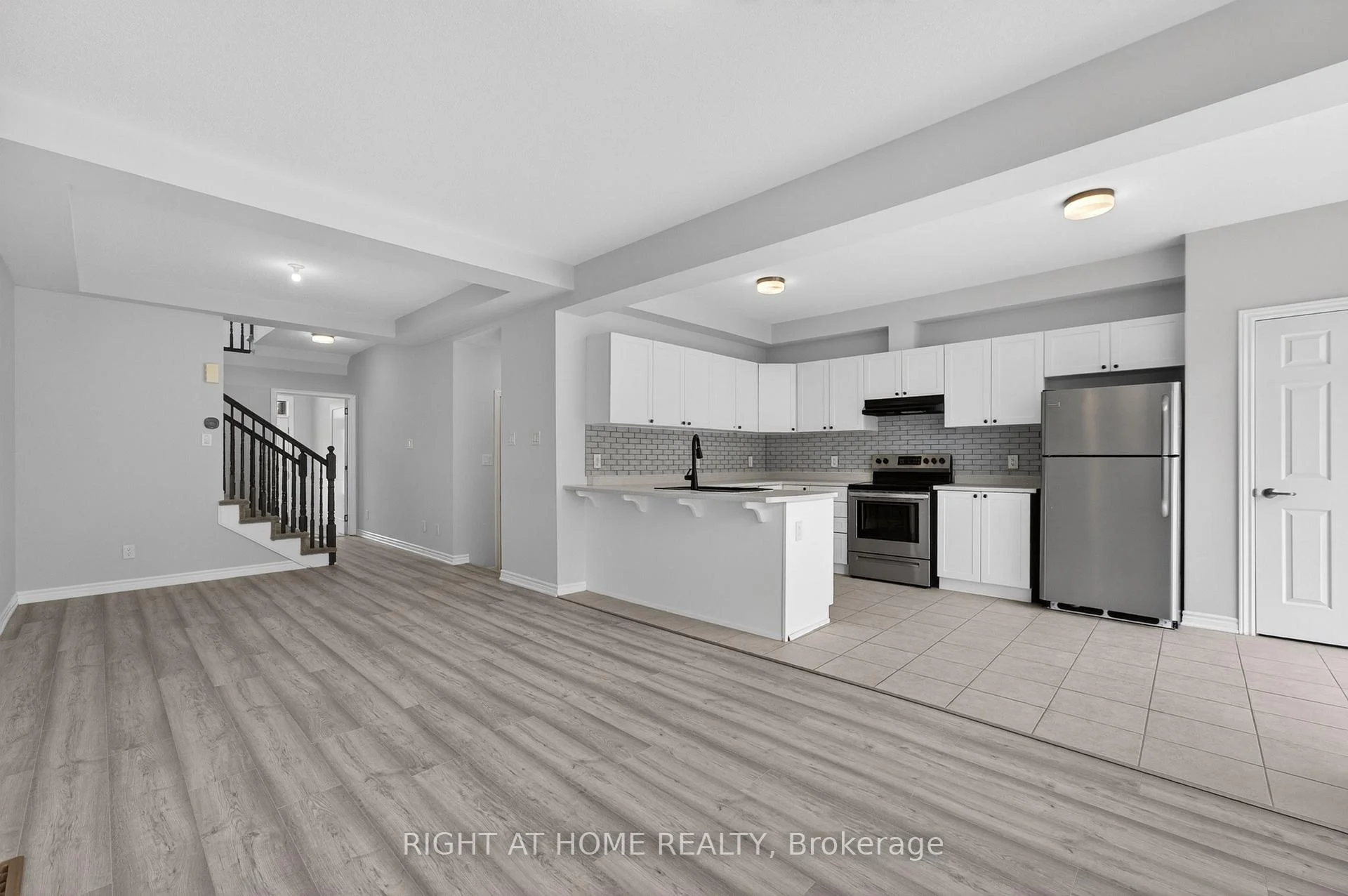 Photo 48 of 263 Sweetvalley Drive, Ottawa, Avalon West — HOMEH