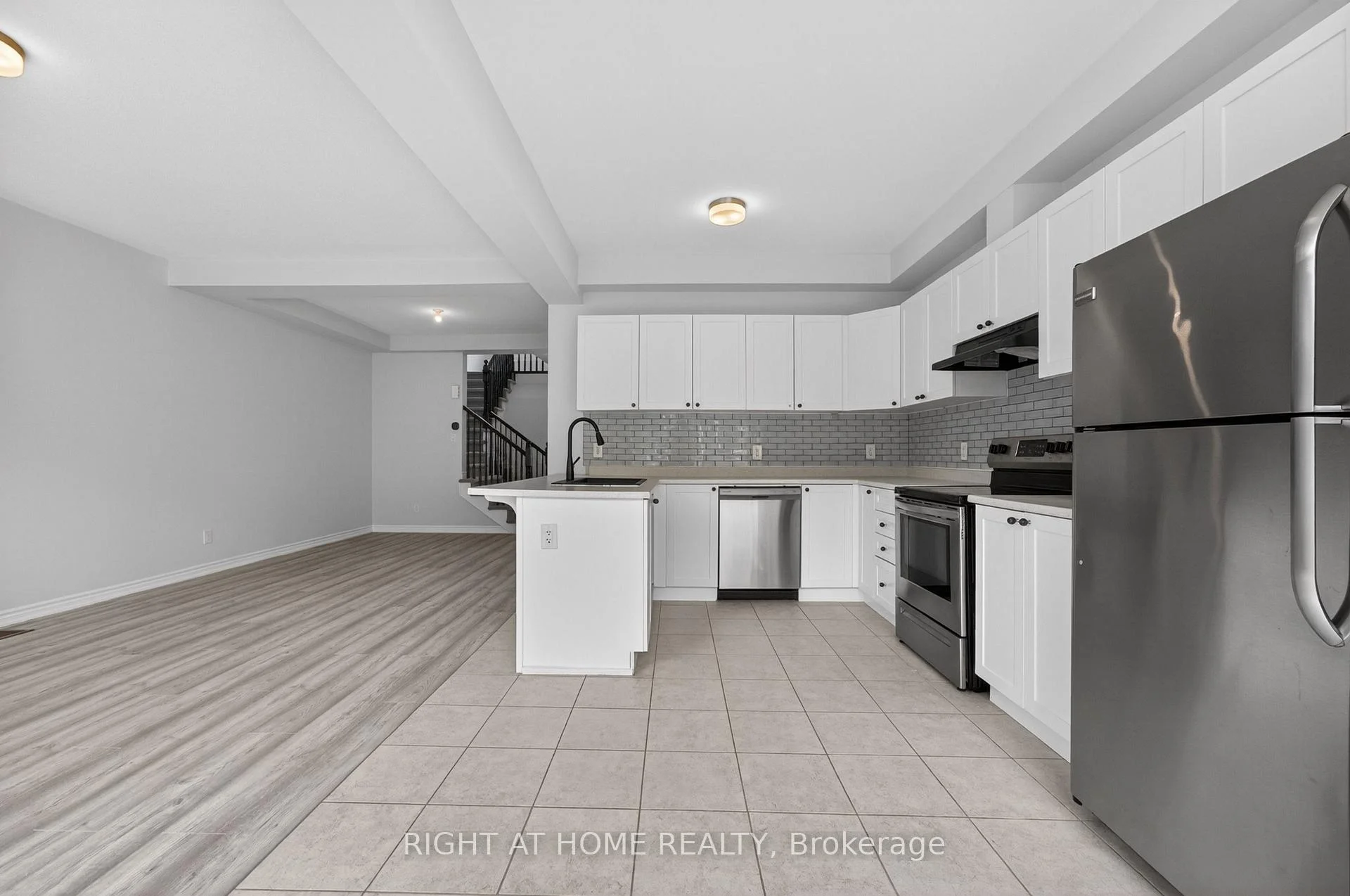 Photo 51 of 263 Sweetvalley Drive, Ottawa, Avalon West — HOMEH