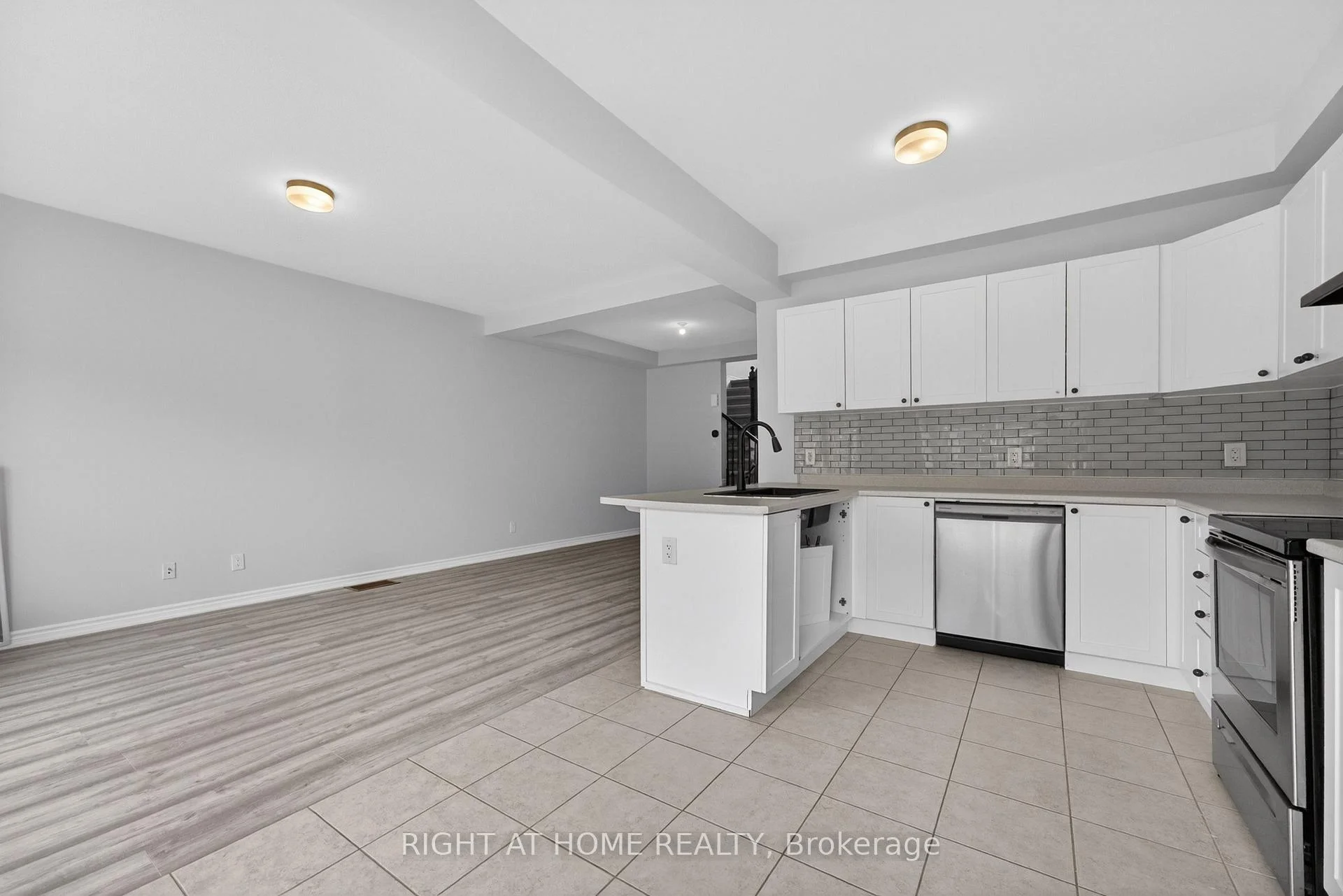 Photo 52 of 263 Sweetvalley Drive, Ottawa, Avalon West — HOMEH