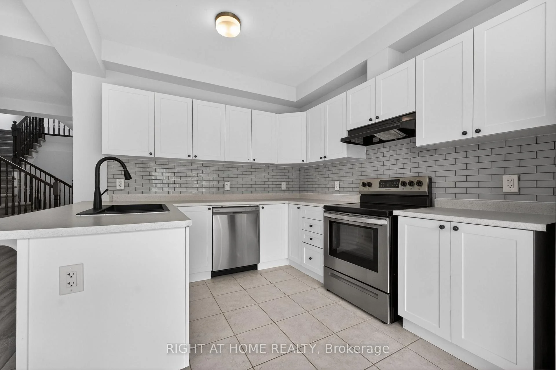 Photo 53 of 263 Sweetvalley Drive, Ottawa, Avalon West — HOMEH