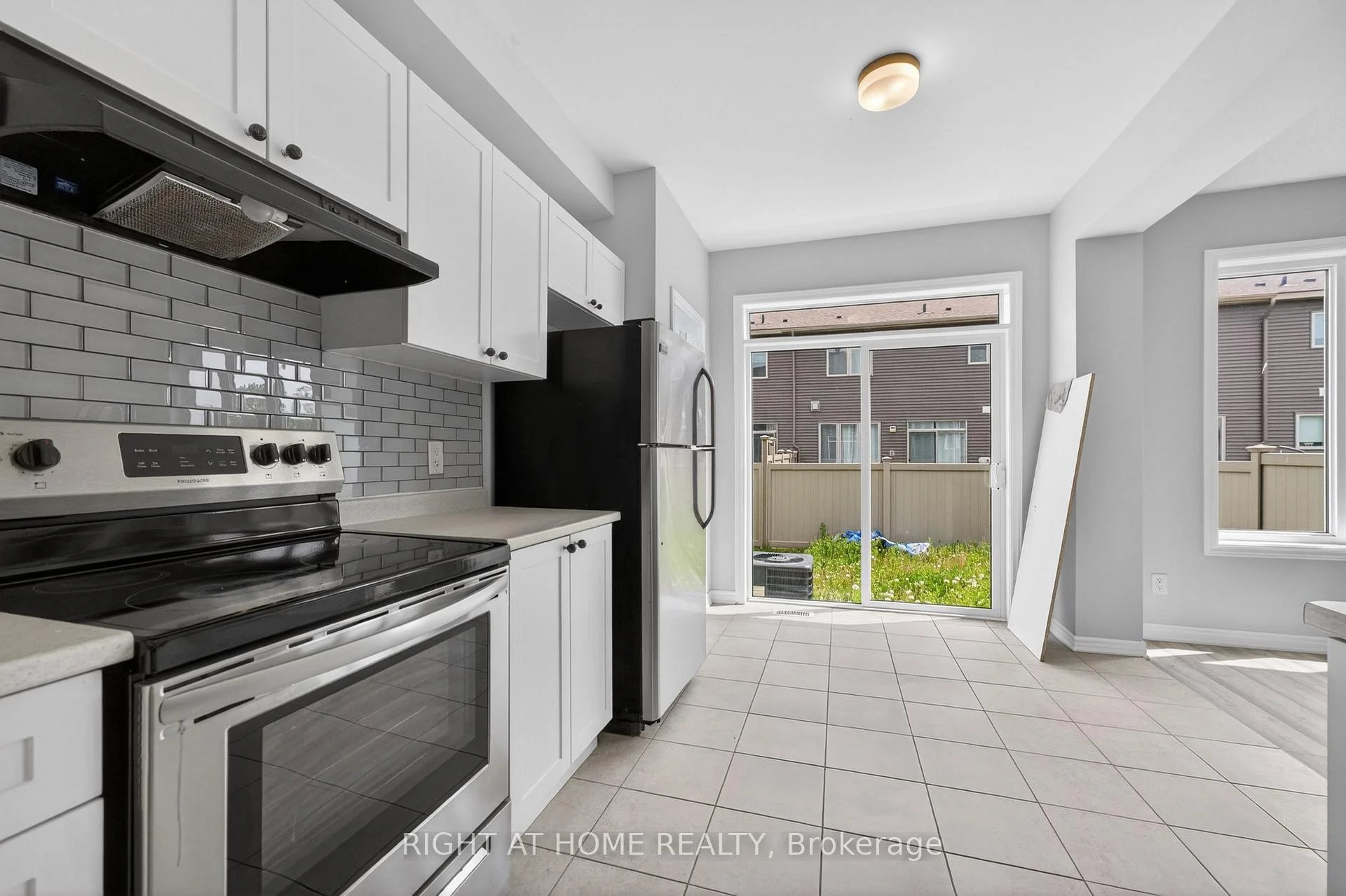 Photo 54 of 263 Sweetvalley Drive, Ottawa, Avalon West — HOMEH