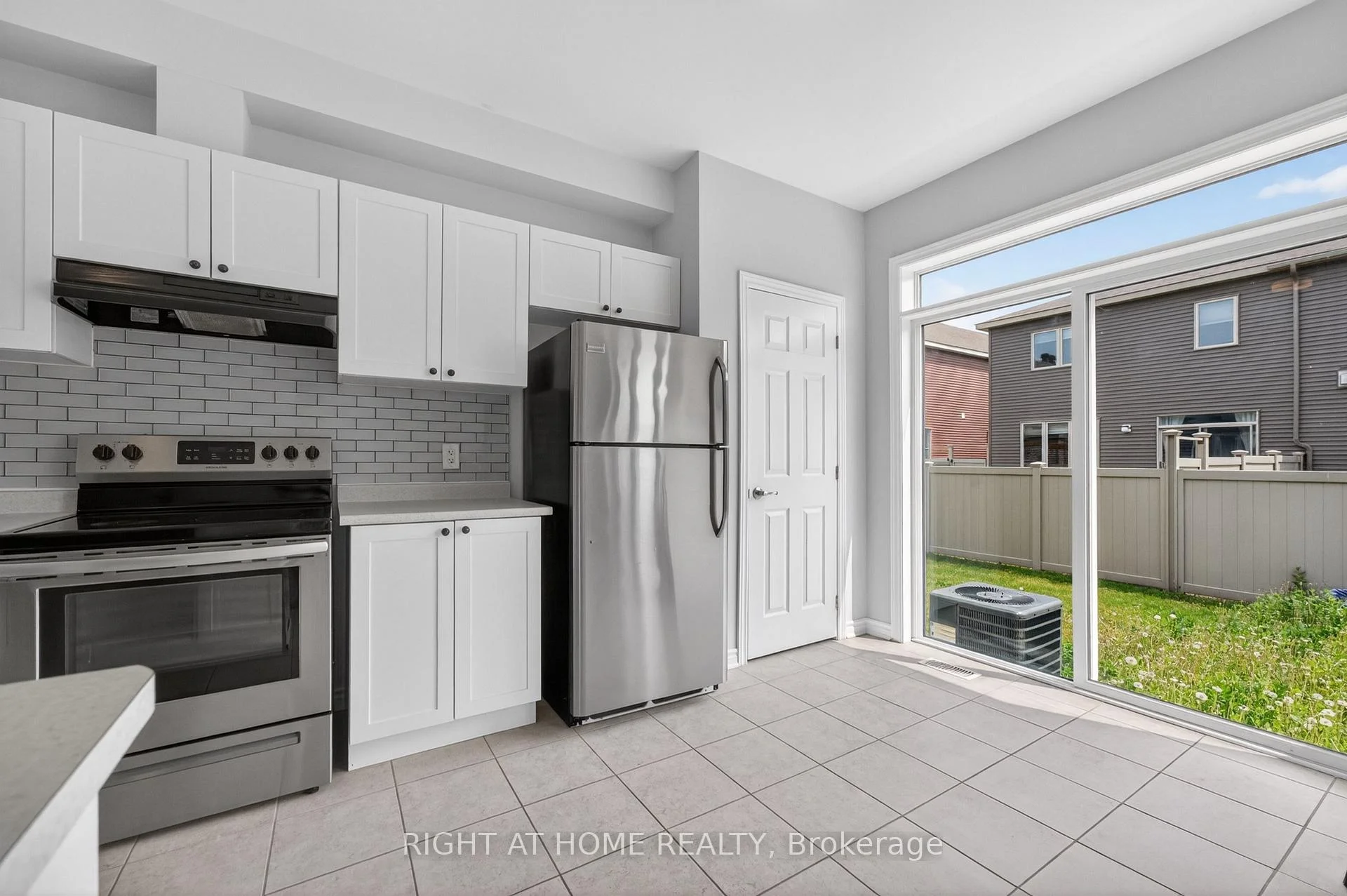 Photo 55 of 263 Sweetvalley Drive, Ottawa, Avalon West — HOMEH