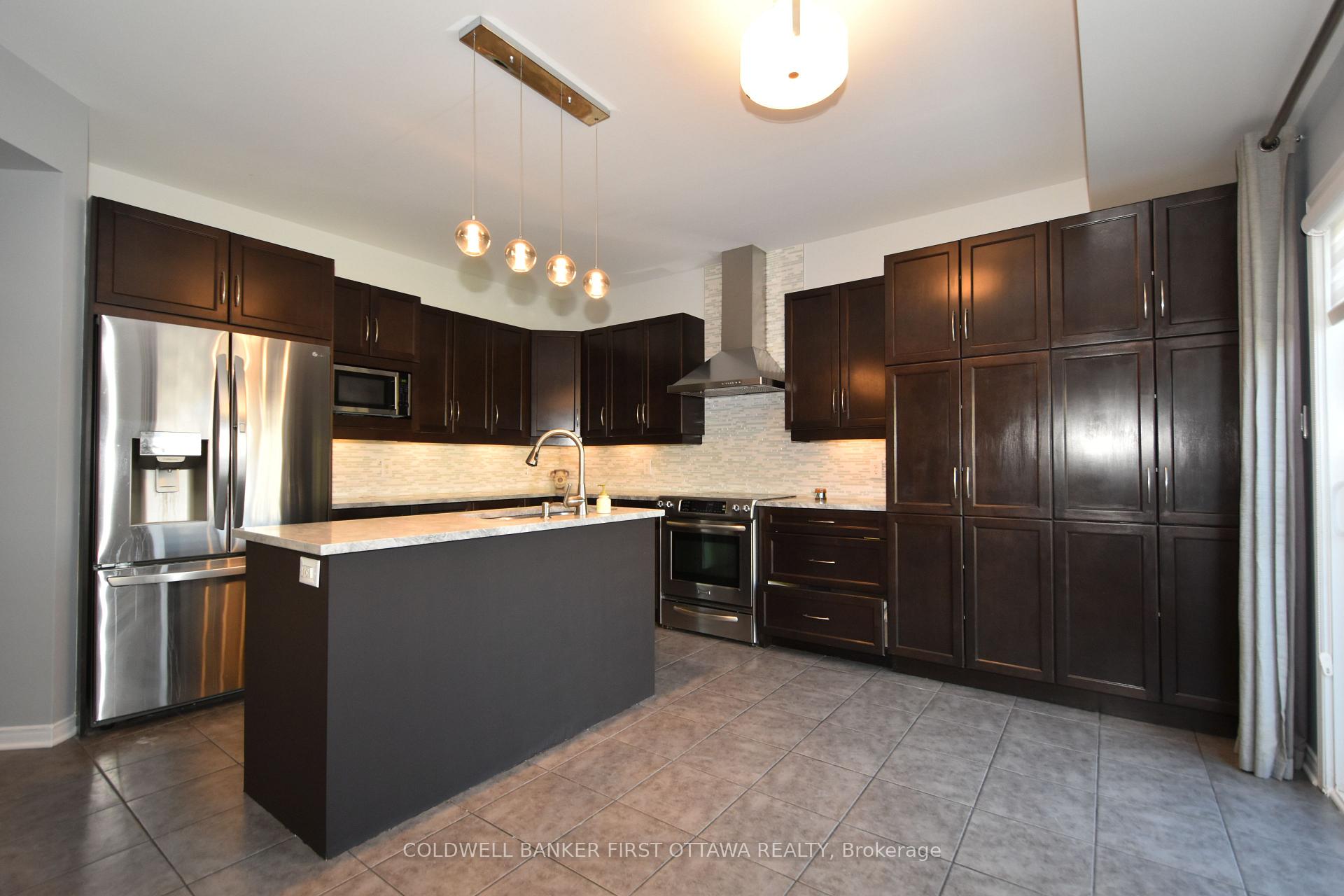 Photo 7 of 413 Blackleaf Drive, Ottawa, Barrhaven - Stonebridge — HOMEH