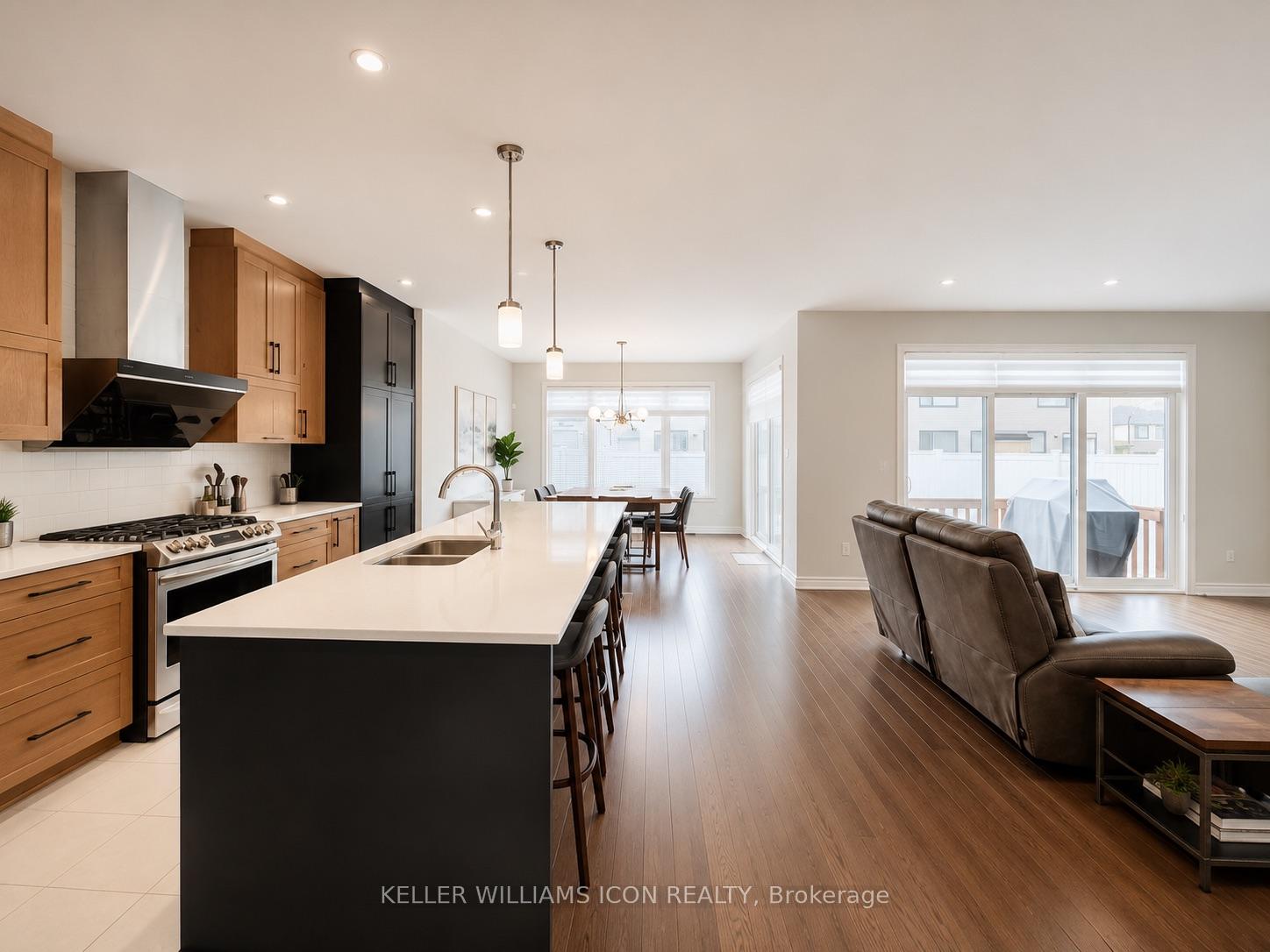 Photo 4 of 916 Ralph Hennessy Avenue, Ottawa, Riverside South/Gloucester Glen — HOMEH