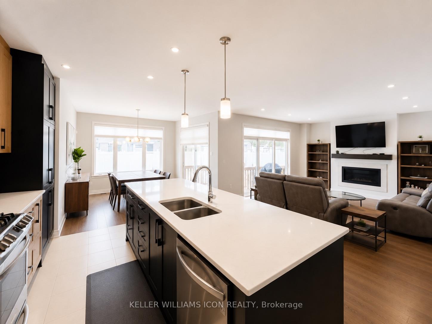Photo 5 of 916 Ralph Hennessy Avenue, Ottawa, Riverside South/Gloucester Glen — HOMEH