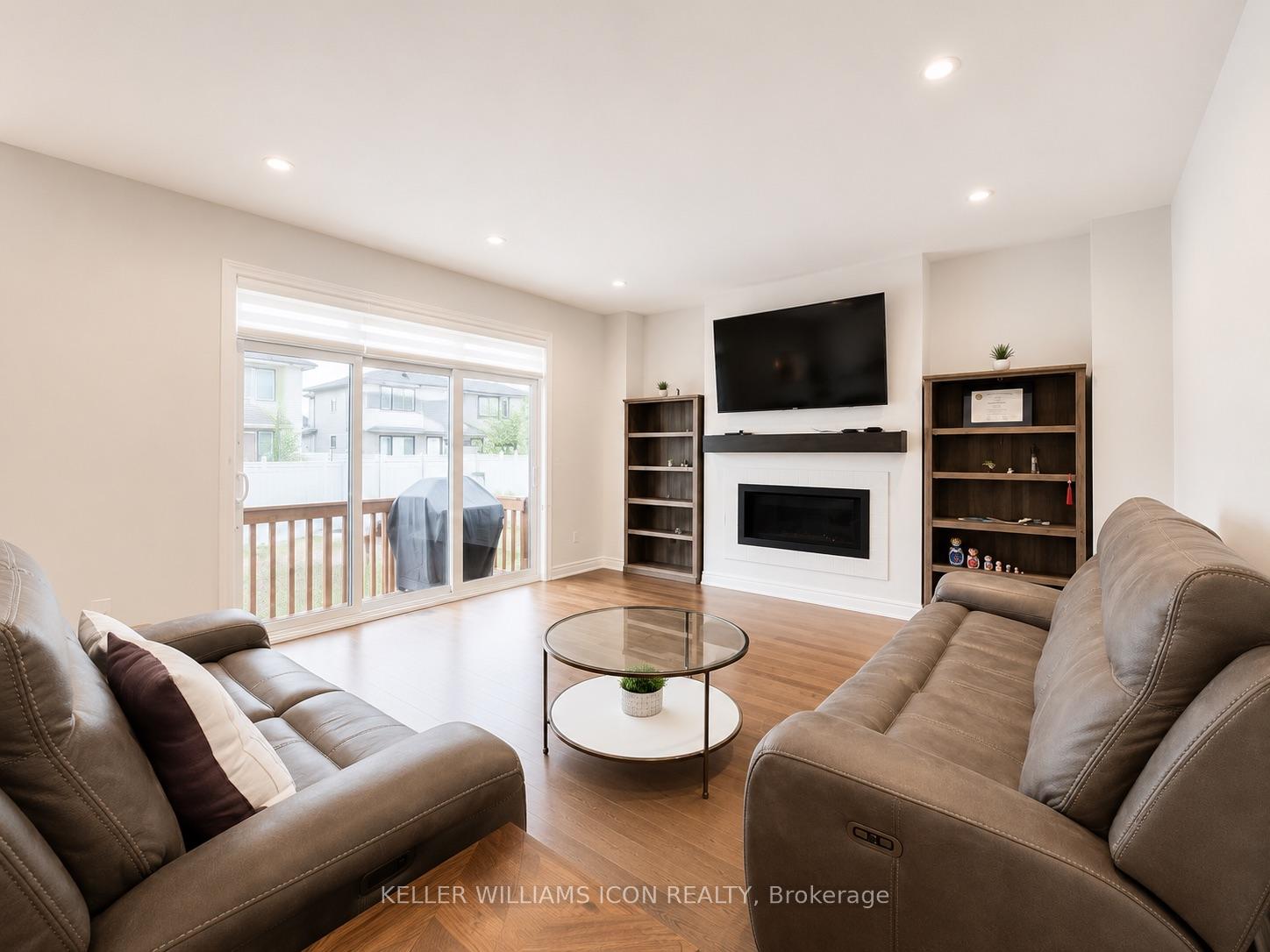 Photo 6 of 916 Ralph Hennessy Avenue, Ottawa, Riverside South/Gloucester Glen — HOMEH