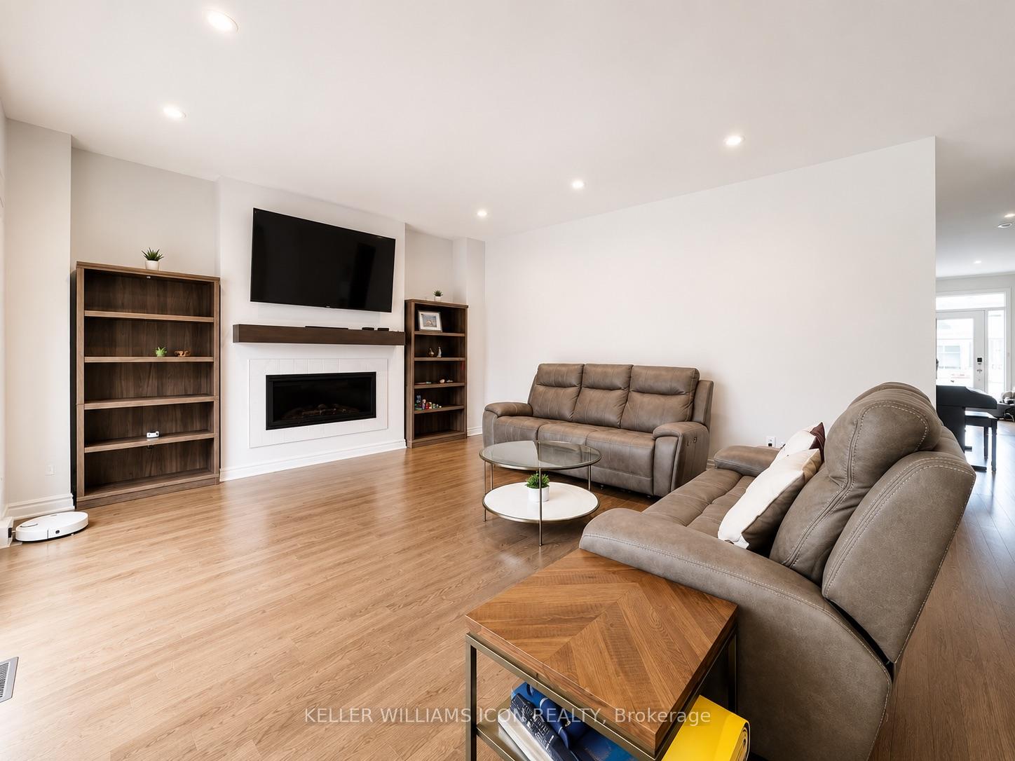 Photo 7 of 916 Ralph Hennessy Avenue, Ottawa, Riverside South/Gloucester Glen — HOMEH