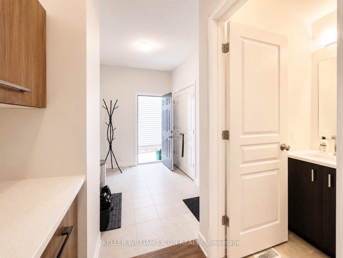 Photo 11 of 916 Ralph Hennessy Avenue, Ottawa, Riverside South/Gloucester Glen — HOMEH