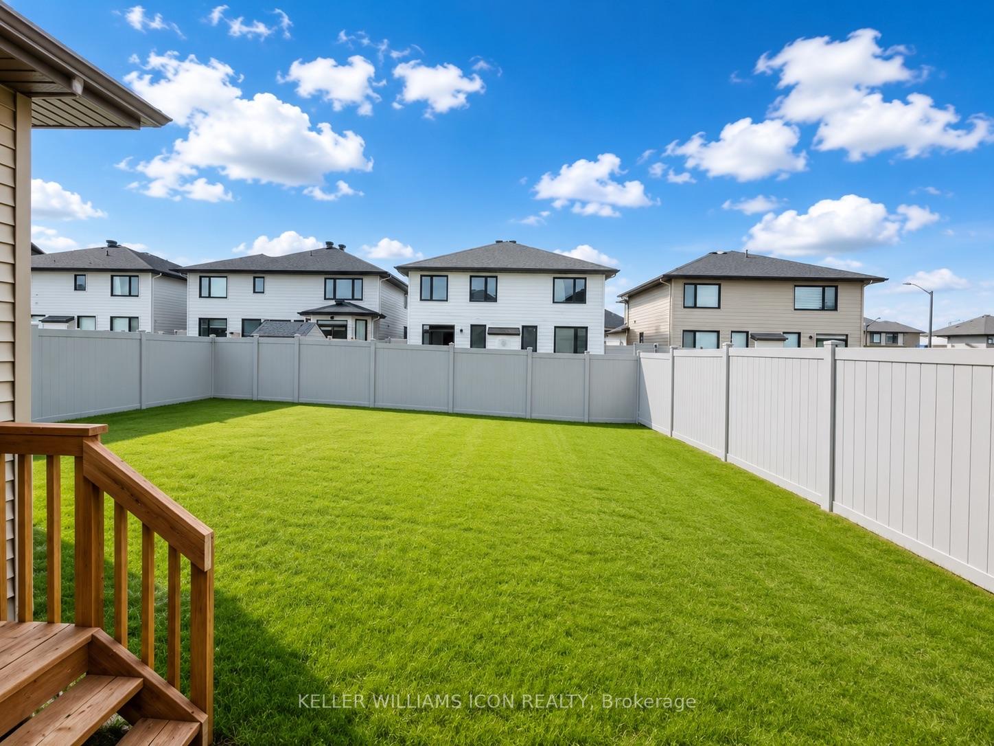 Photo 25 of 916 Ralph Hennessy Avenue, Ottawa, Riverside South/Gloucester Glen — HOMEH