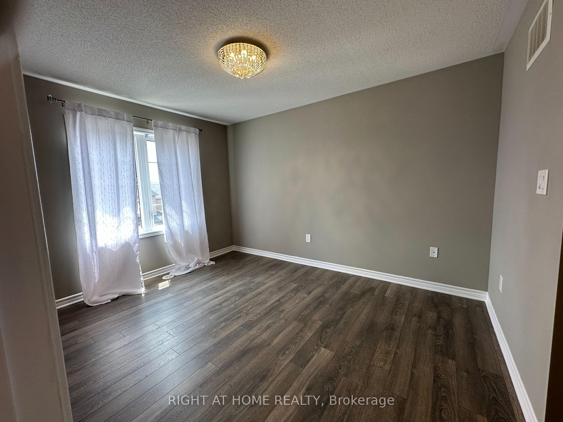 Photo 17 of 301 Murlock Heights, Milton, Ford — HOMEH