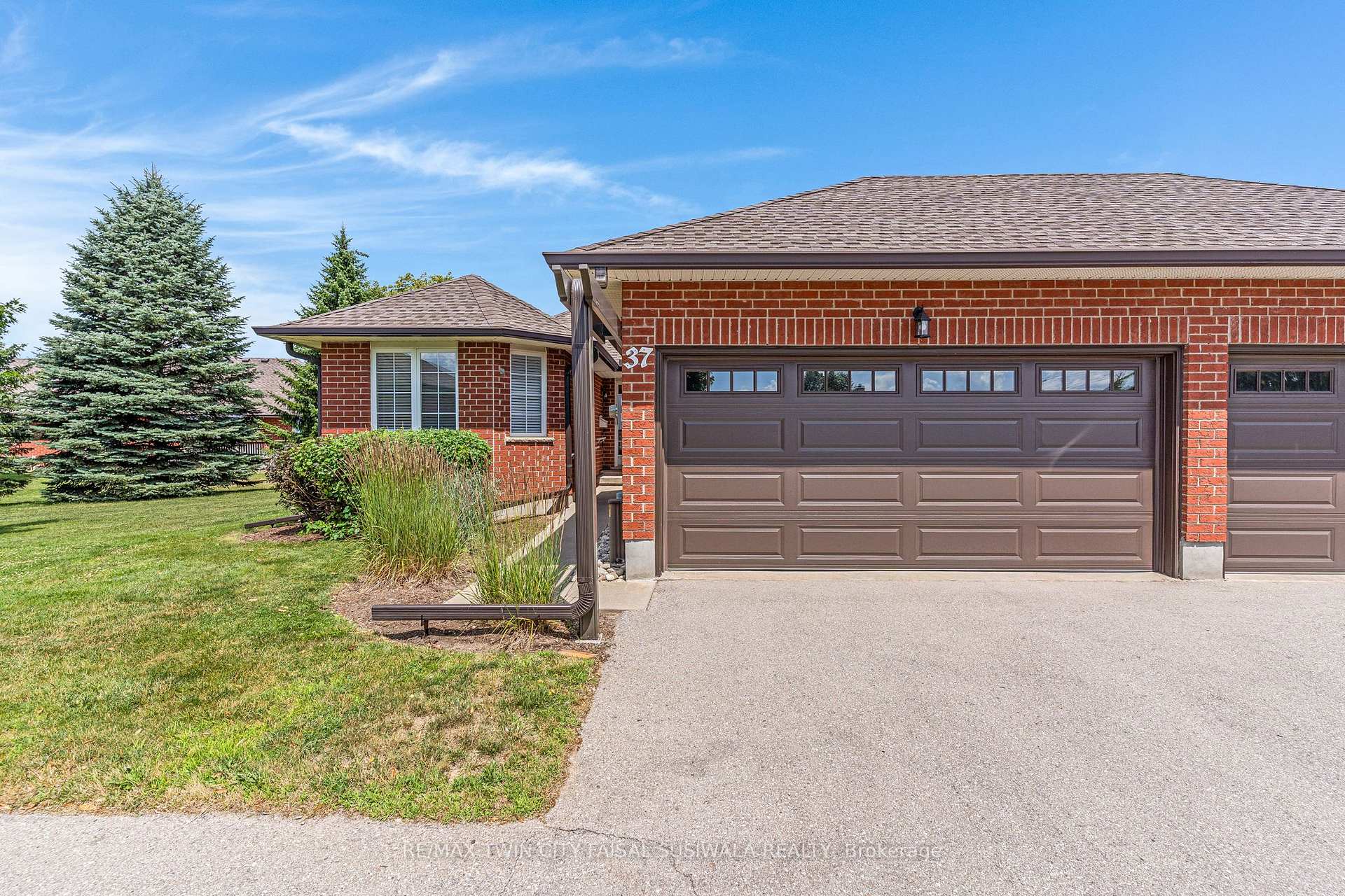 Front of Unit 37, 10 Isherwood Avenue