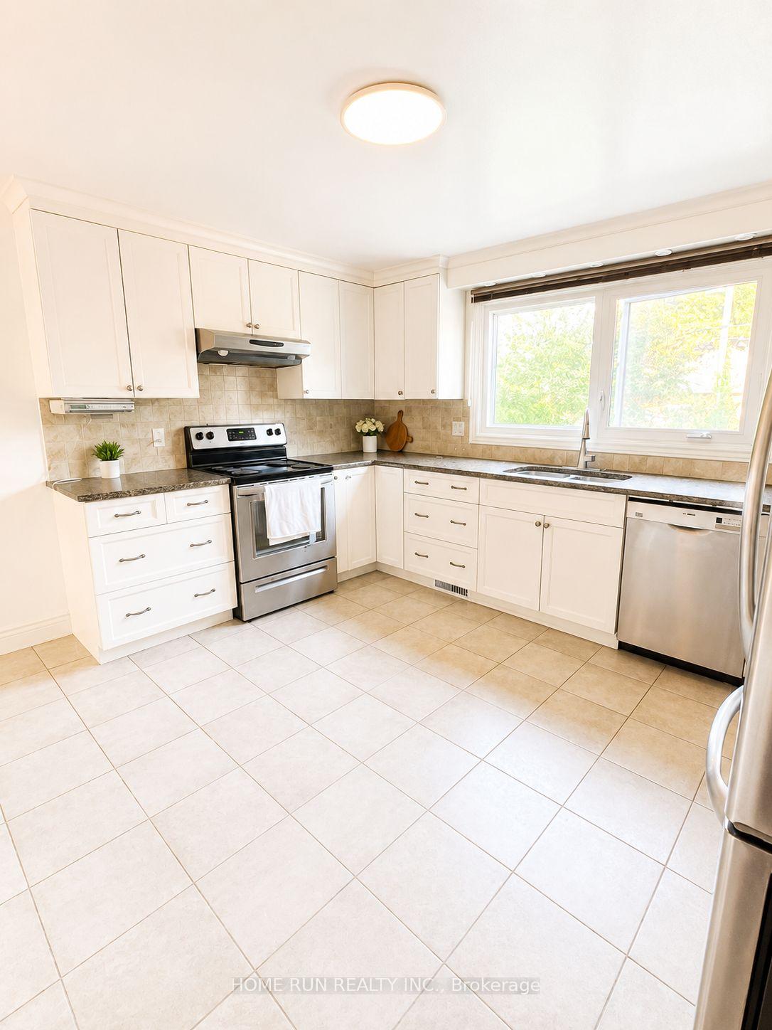 Photo 3 of 98 Canter Boulevard, Ottawa, Meadowlands/St. Claire Gardens — HOMEH