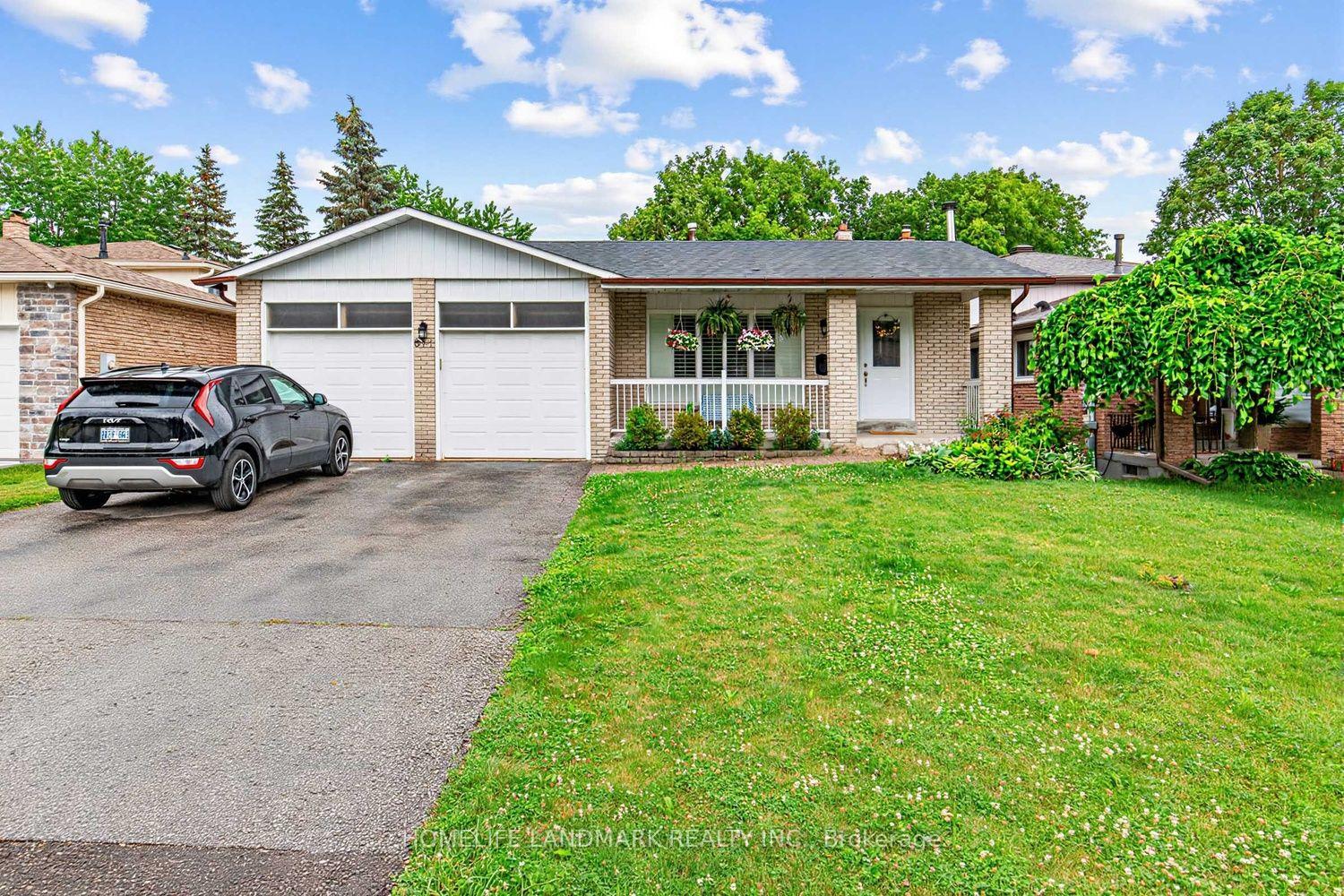 Photo 2 of 874 Sparrow Road, Newmarket, Gorham-College Manor — HOMEH