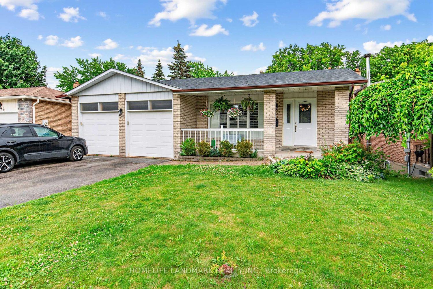 Photo 3 of 874 Sparrow Road, Newmarket, Gorham-College Manor — HOMEH