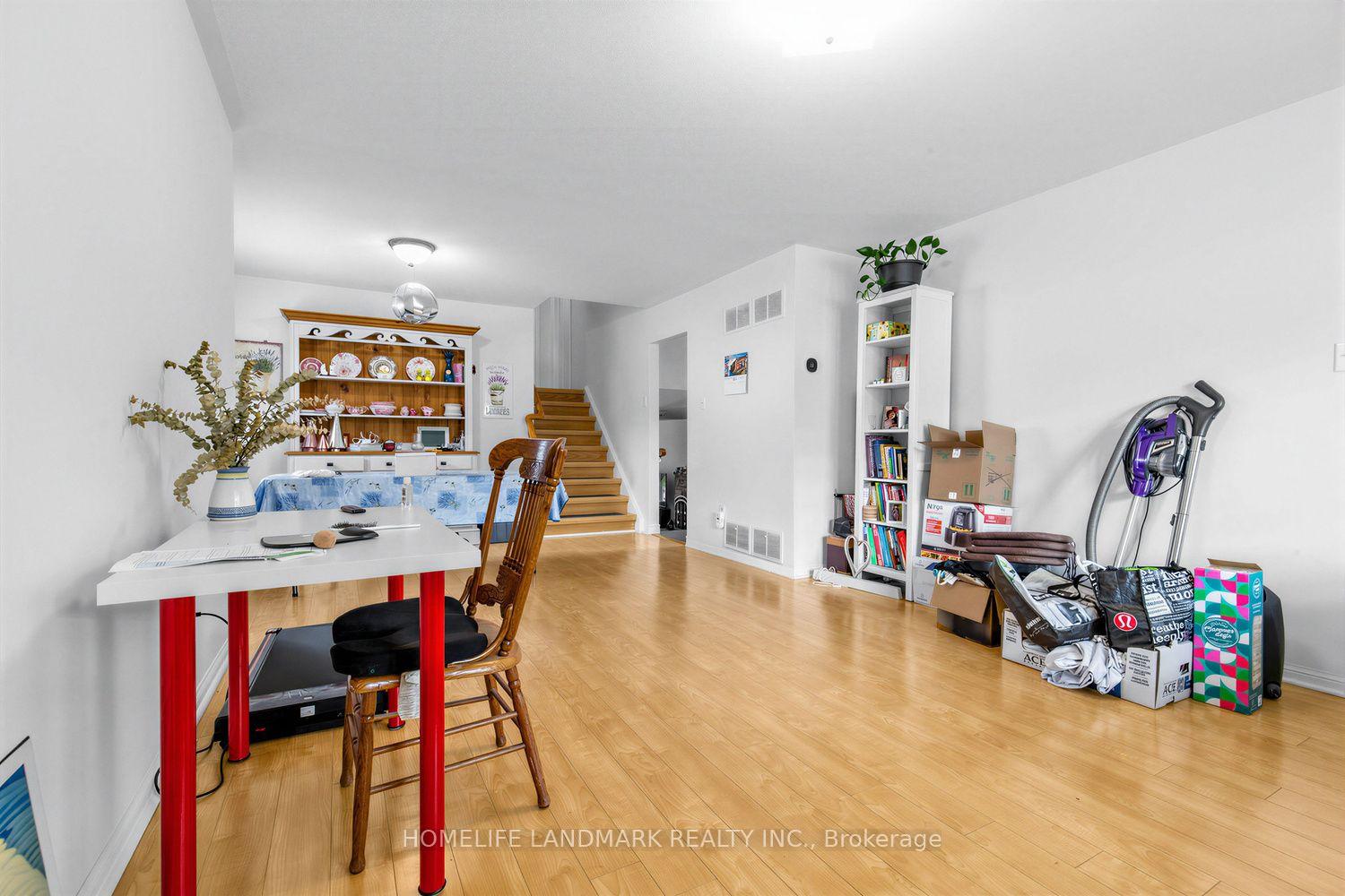 Photo 5 of 874 Sparrow Road, Newmarket, Gorham-College Manor — HOMEH