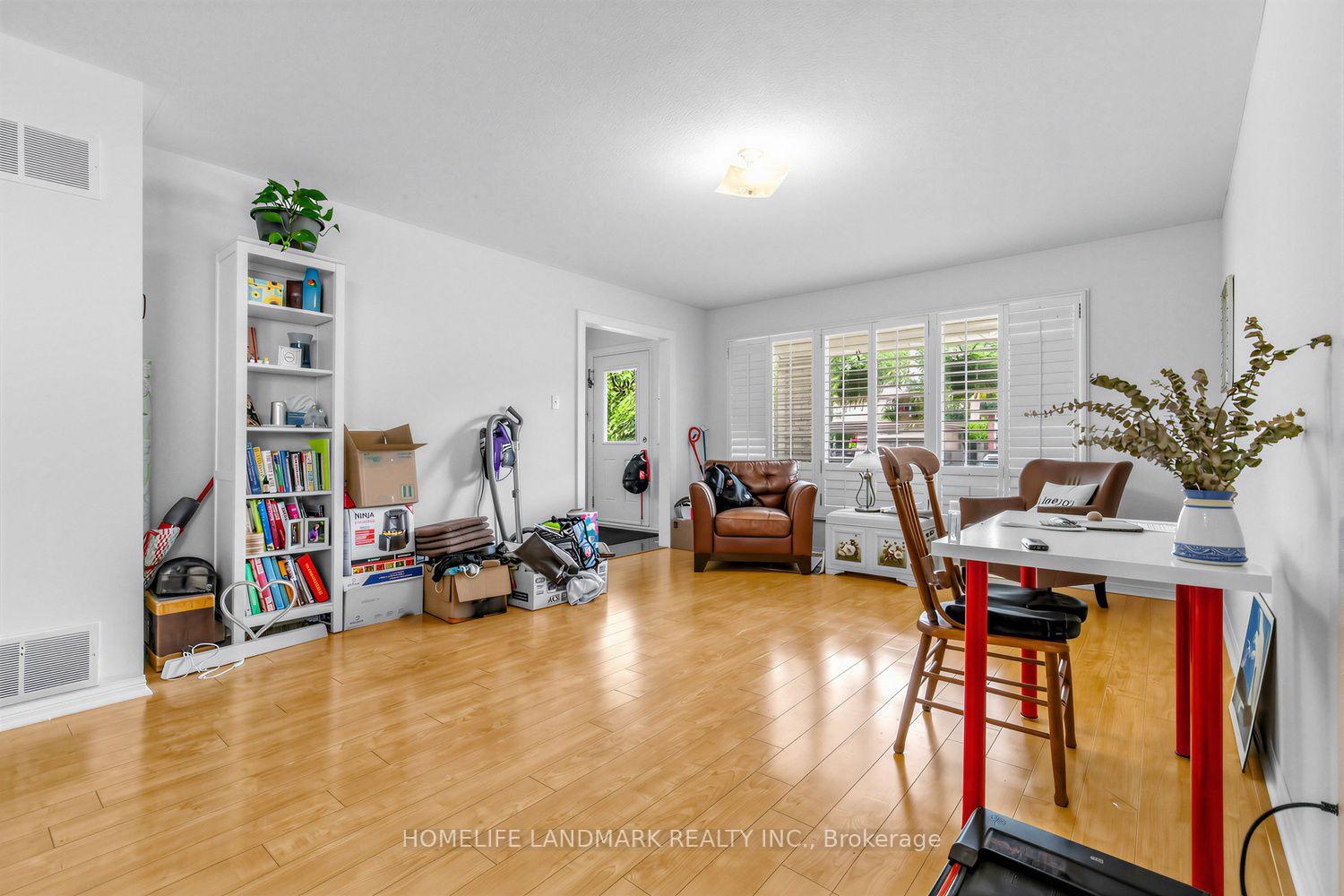 Photo 7 of 874 Sparrow Road, Newmarket, Gorham-College Manor — HOMEH