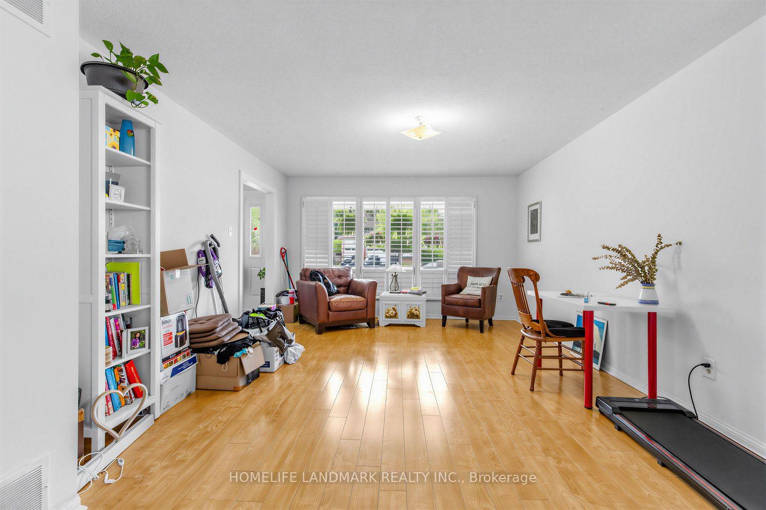 Photo 9 of 874 Sparrow Road, Newmarket, Gorham-College Manor — HOMEH