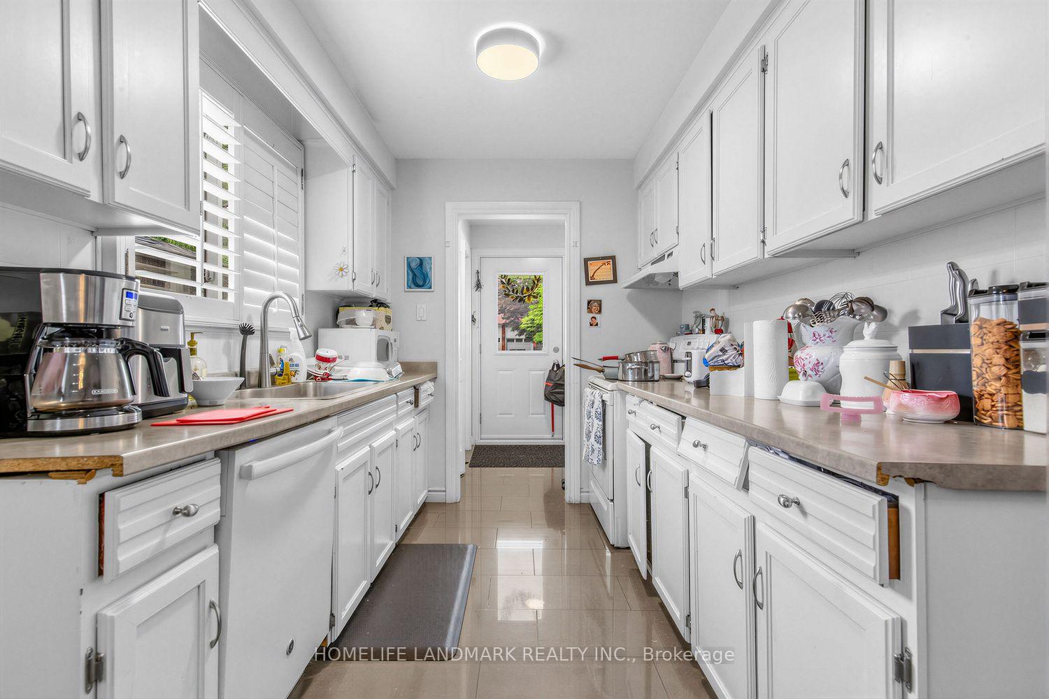 Photo 10 of 874 Sparrow Road, Newmarket, Gorham-College Manor — HOMEH