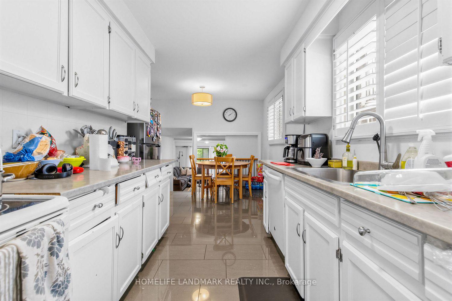 Photo 11 of 874 Sparrow Road, Newmarket, Gorham-College Manor — HOMEH