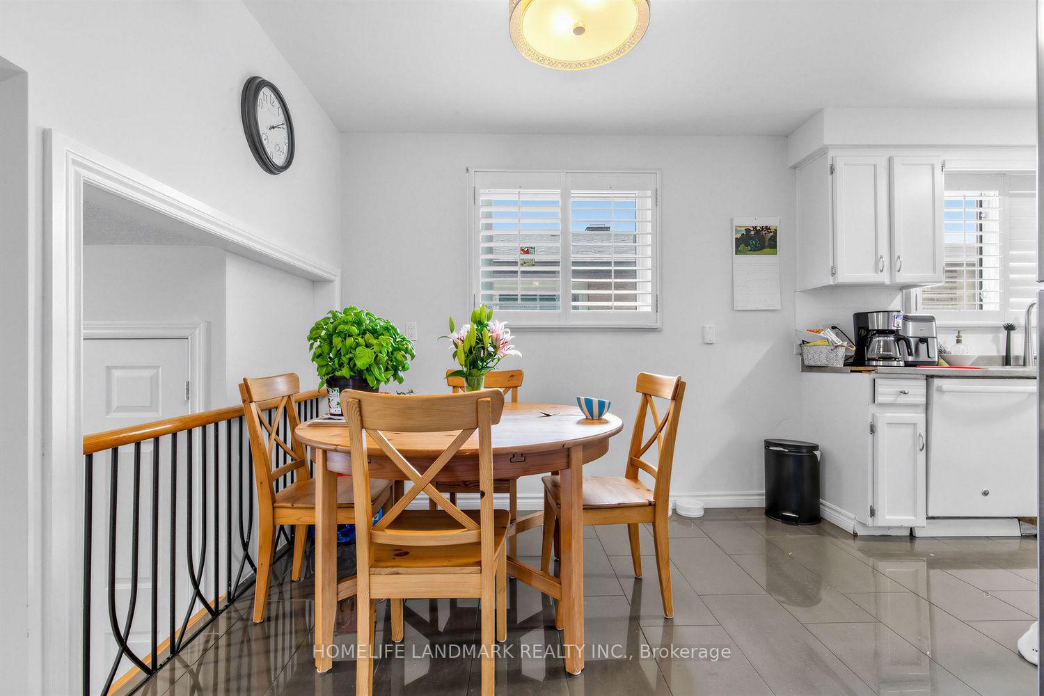 Photo 13 of 874 Sparrow Road, Newmarket, Gorham-College Manor — HOMEH