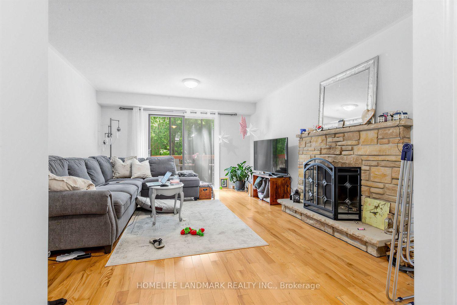 Photo 14 of 874 Sparrow Road, Newmarket, Gorham-College Manor — HOMEH
