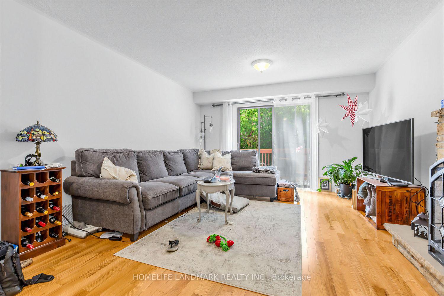 Photo 15 of 874 Sparrow Road, Newmarket, Gorham-College Manor — HOMEH