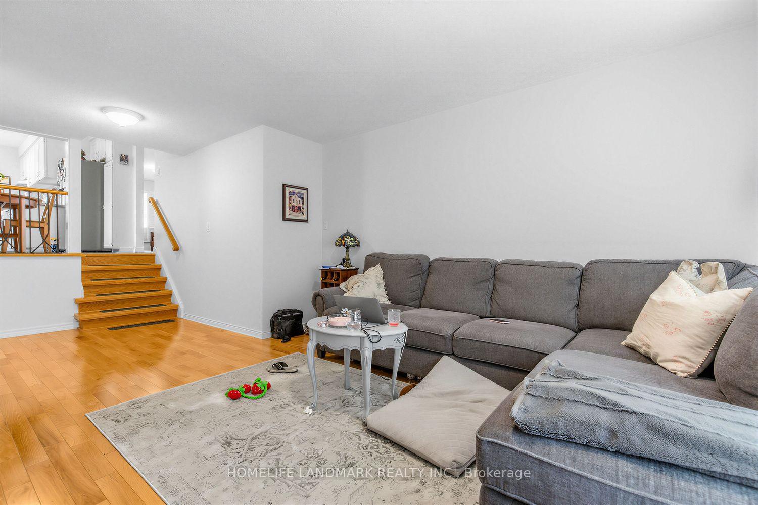 Photo 16 of 874 Sparrow Road, Newmarket, Gorham-College Manor — HOMEH