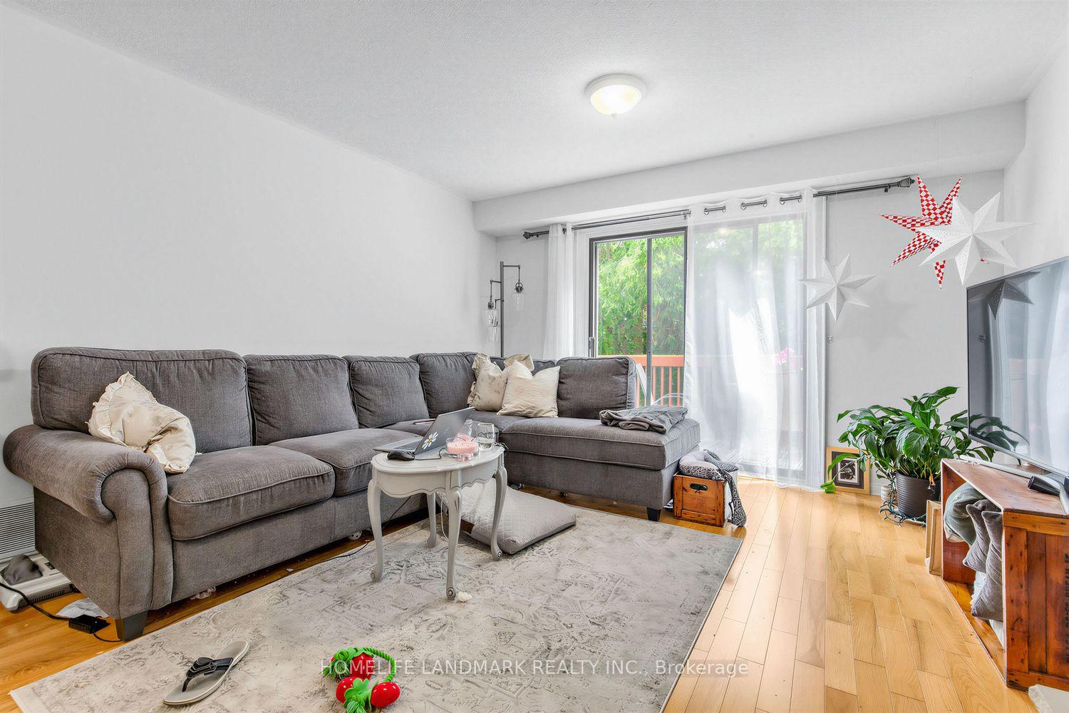 Photo 17 of 874 Sparrow Road, Newmarket, Gorham-College Manor — HOMEH
