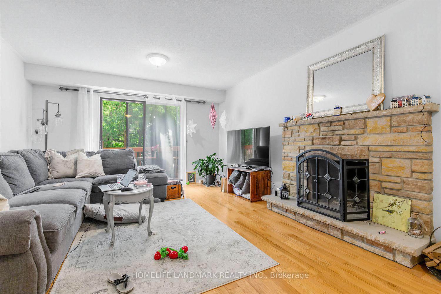 Photo 18 of 874 Sparrow Road, Newmarket, Gorham-College Manor — HOMEH
