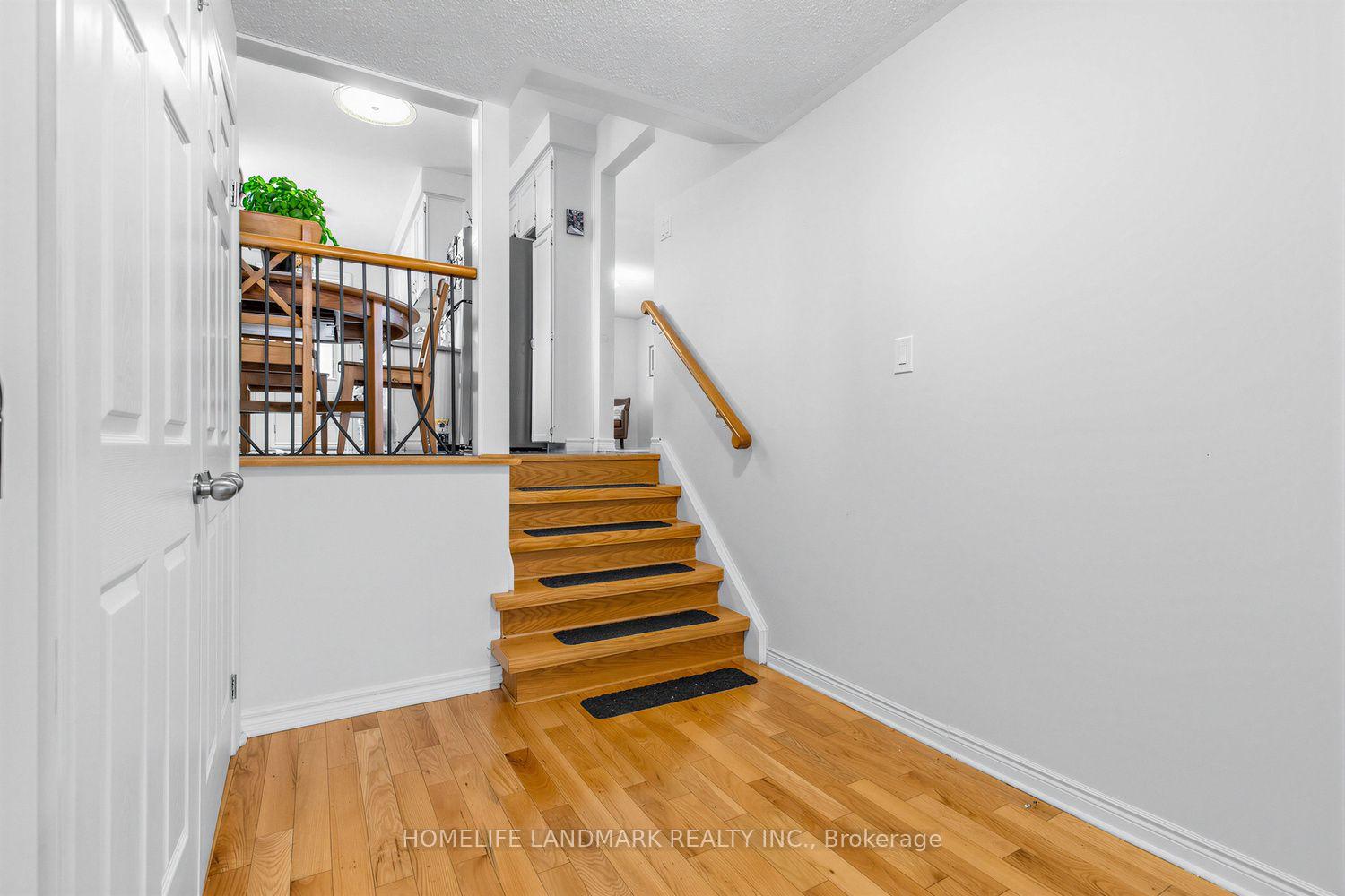 Photo 19 of 874 Sparrow Road, Newmarket, Gorham-College Manor — HOMEH