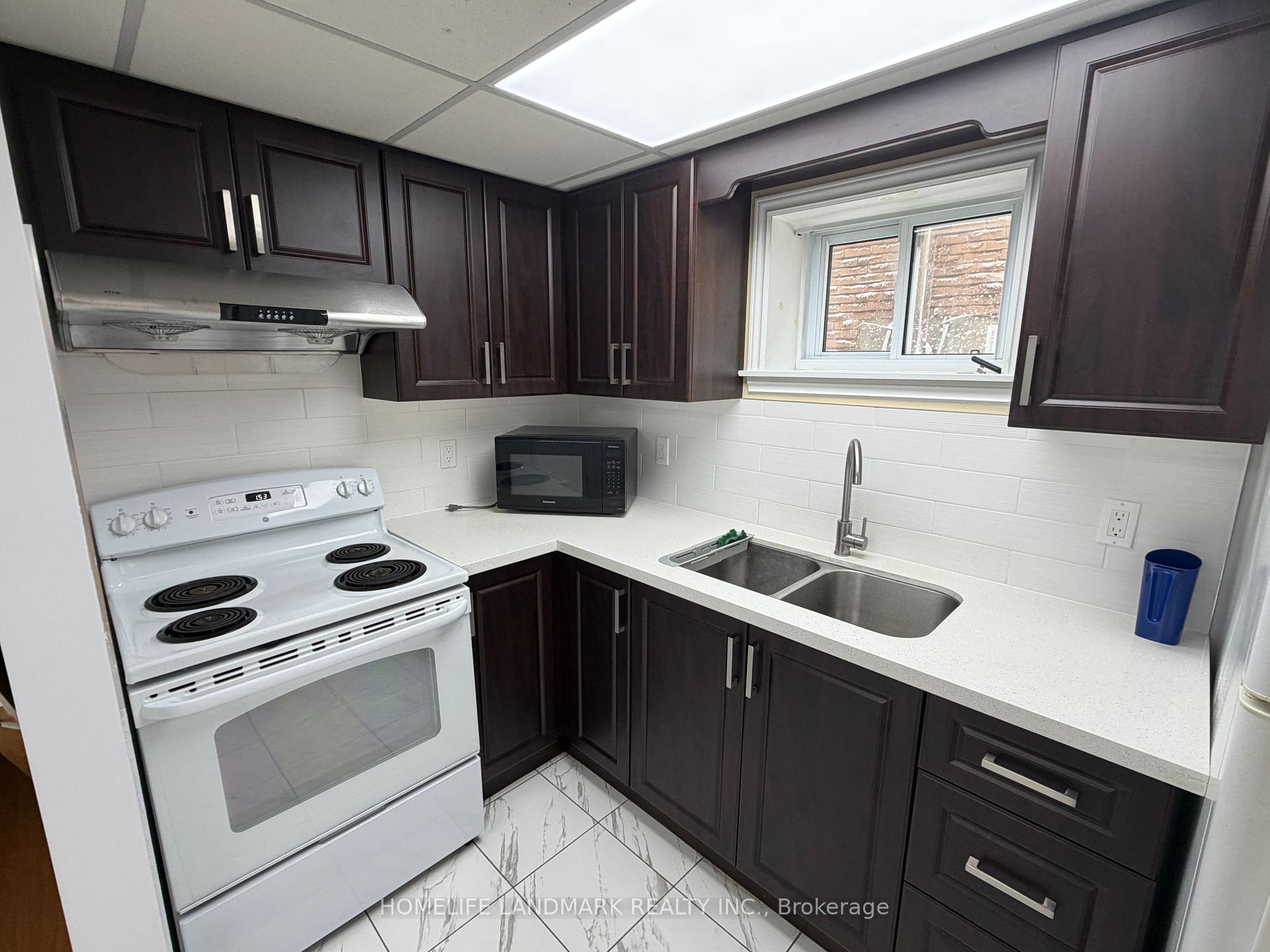 Photo 27 of 874 Sparrow Road, Newmarket, Gorham-College Manor — HOMEH