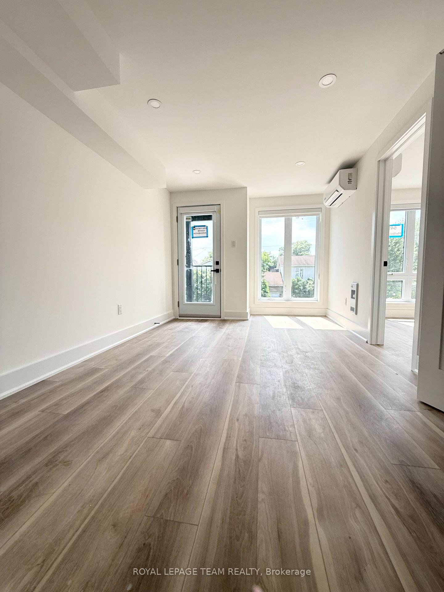 Photo 3 of Unit 5, 549 Melbourne Avenue, Ottawa, McKellar/Highland — HOMEH