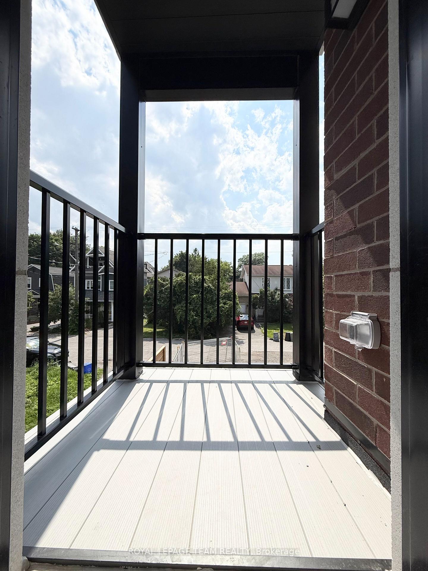 Photo 4 of Unit 5, 549 Melbourne Avenue, Ottawa, McKellar/Highland — HOMEH