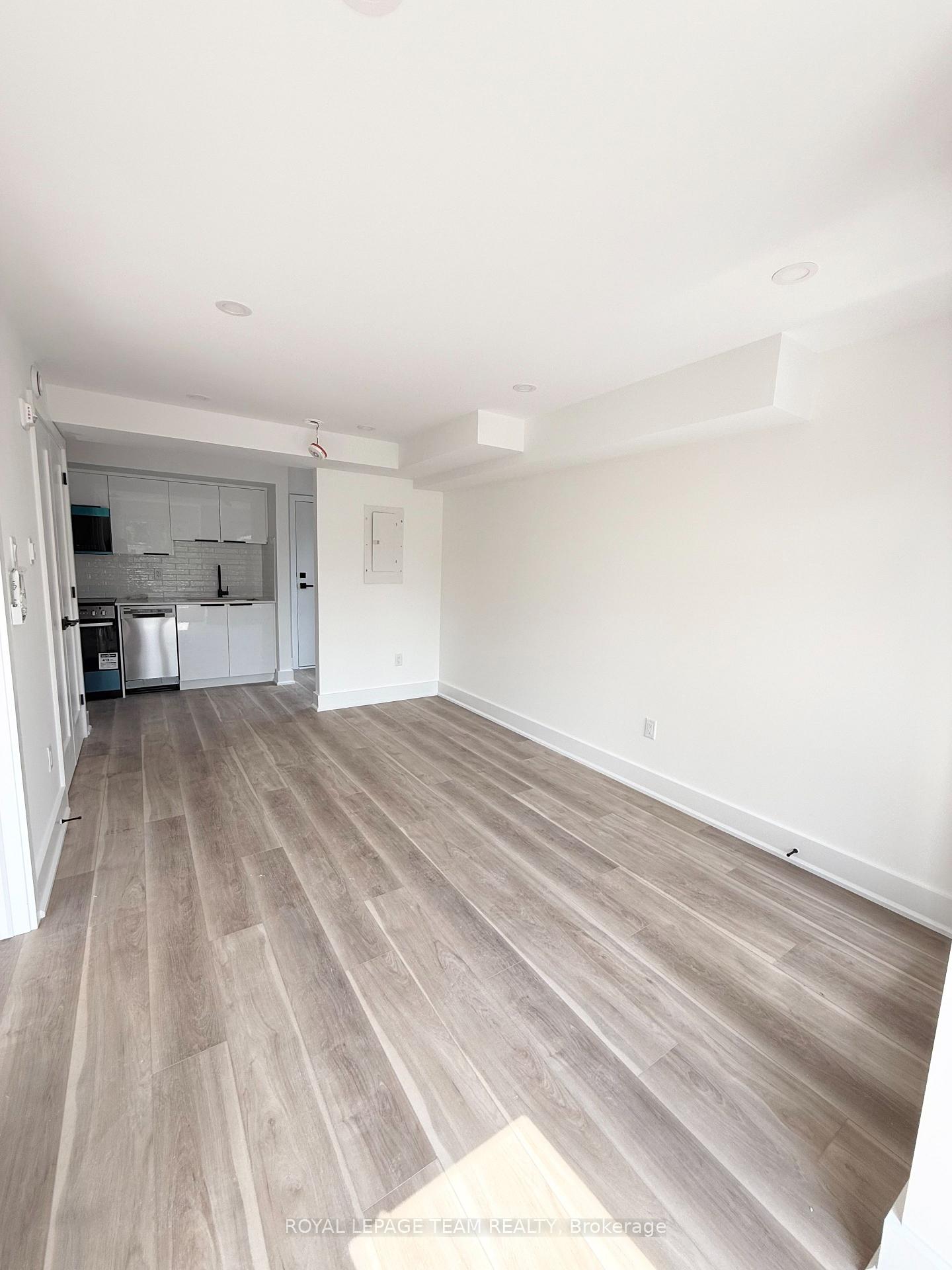 Photo 5 of Unit 5, 549 Melbourne Avenue, Ottawa, McKellar/Highland — HOMEH