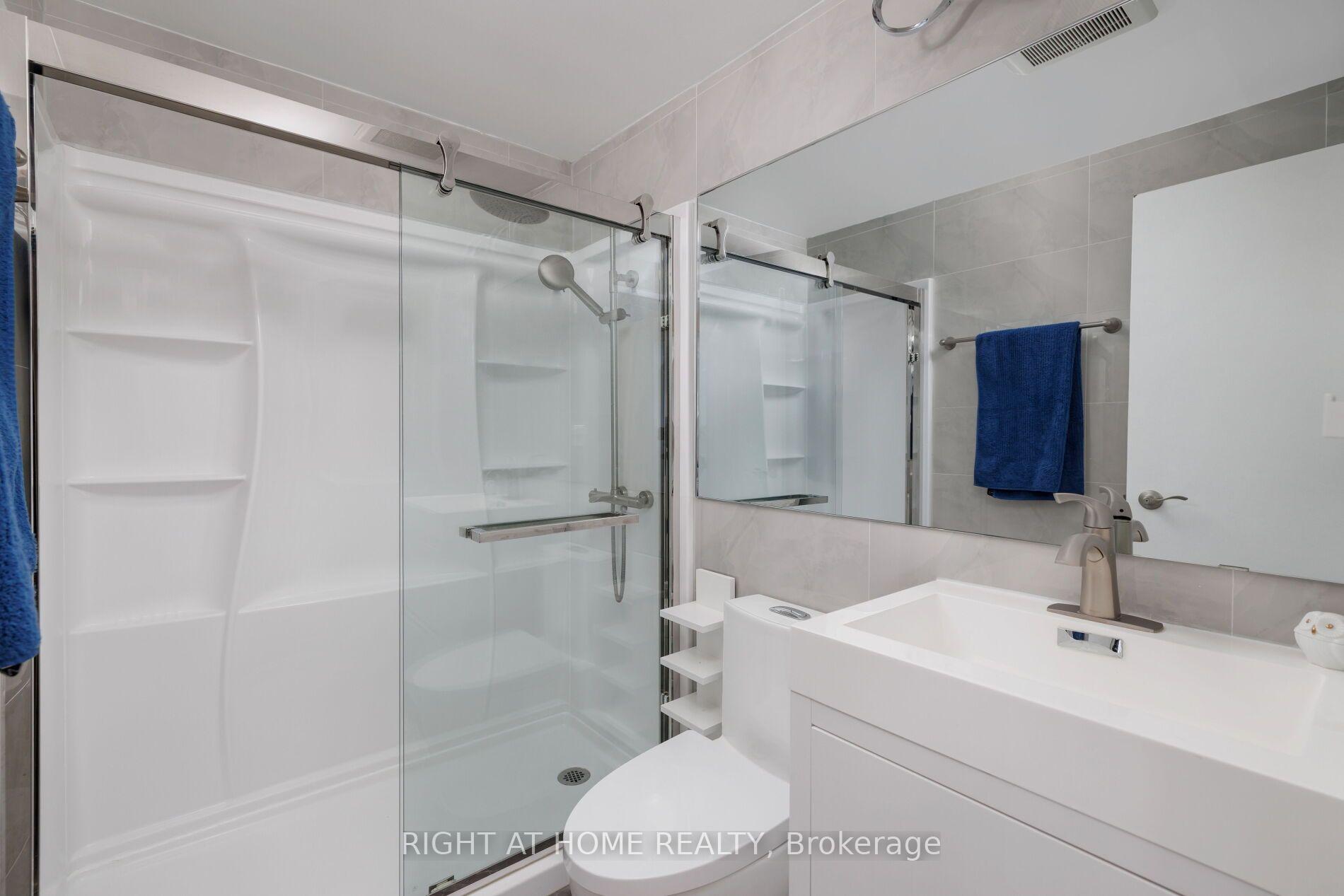 Photo 20 of 1994 John St Street, Markham, Bayview Fairway-Bayview Country Club Estates — HOMEH