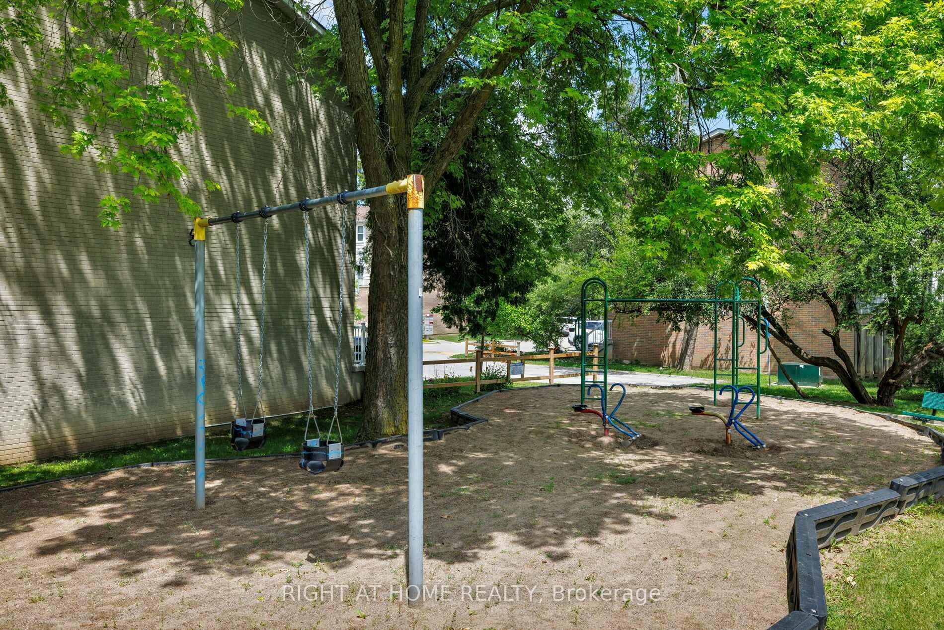 Photo 32 of 1994 John St Street, Markham, Bayview Fairway-Bayview Country Club Estates — HOMEH