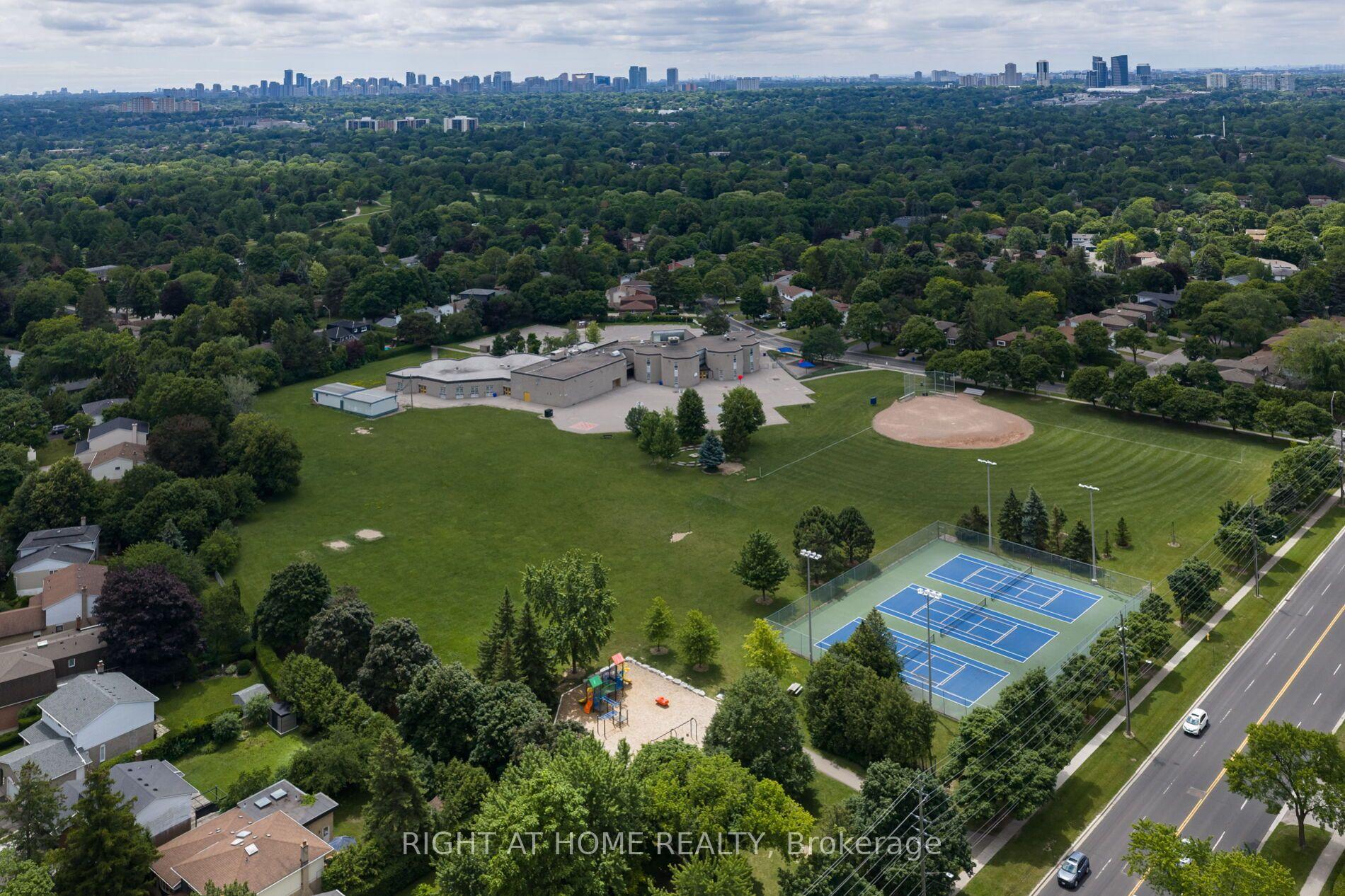 Photo 33 of 1994 John St Street, Markham, Bayview Fairway-Bayview Country Club Estates — HOMEH