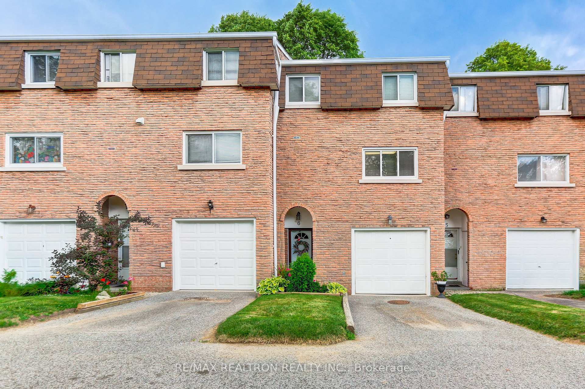 Front of Unit 6, 121 Centennial Road