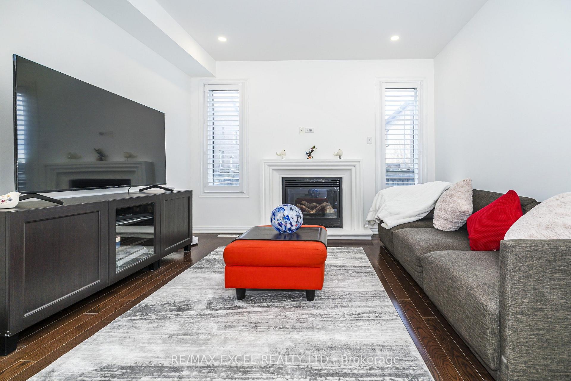 Photo 3 of 129 Lewis Honey Drive, Aurora, Bayview Northeast — HOMEH
